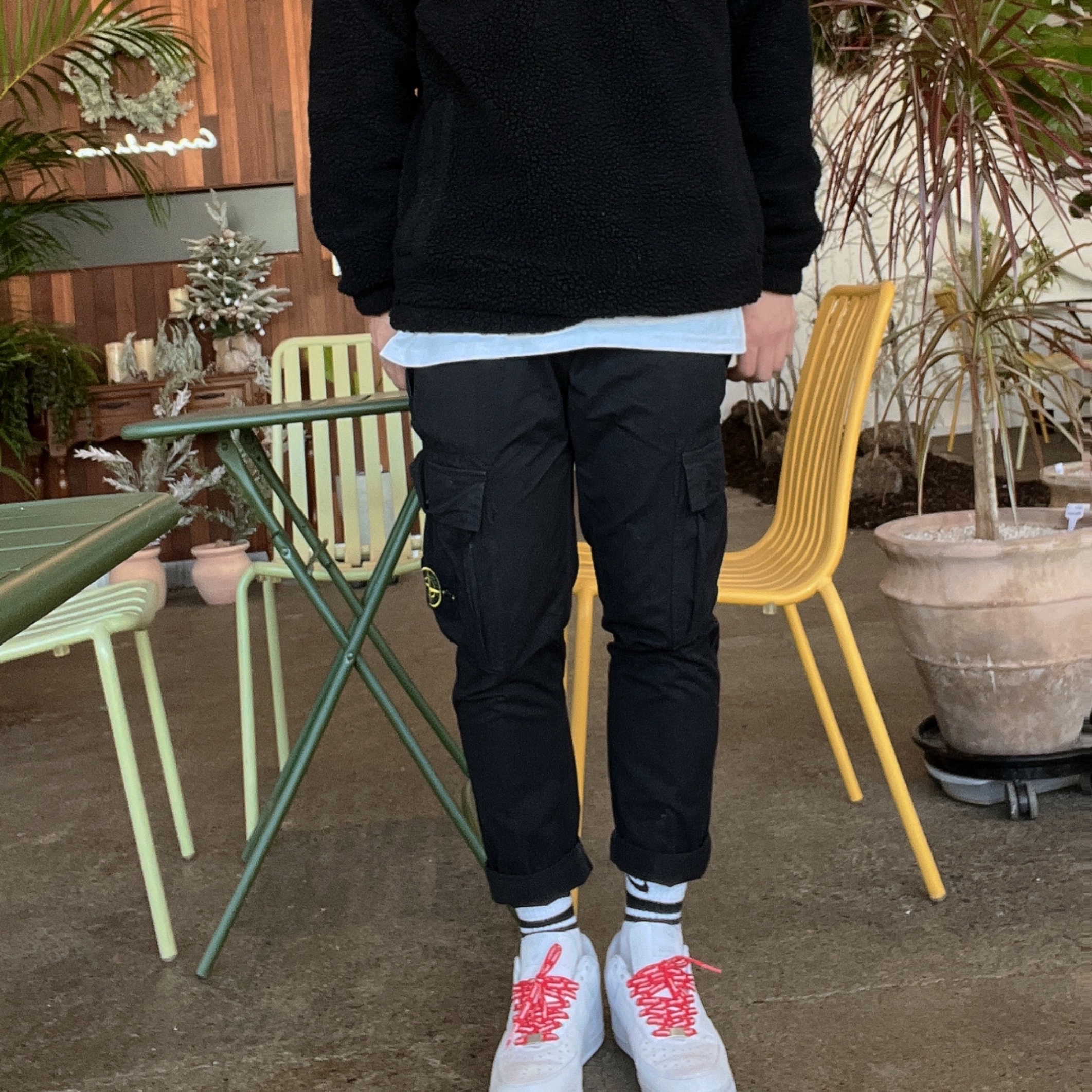 Stone Island 303WA Brushed Cotton Canvas Garment Dyed Cargo Pants Black - 22SS, Supreme Hanes Tagless T-Shirt White (3 Pack) 착용 스타일