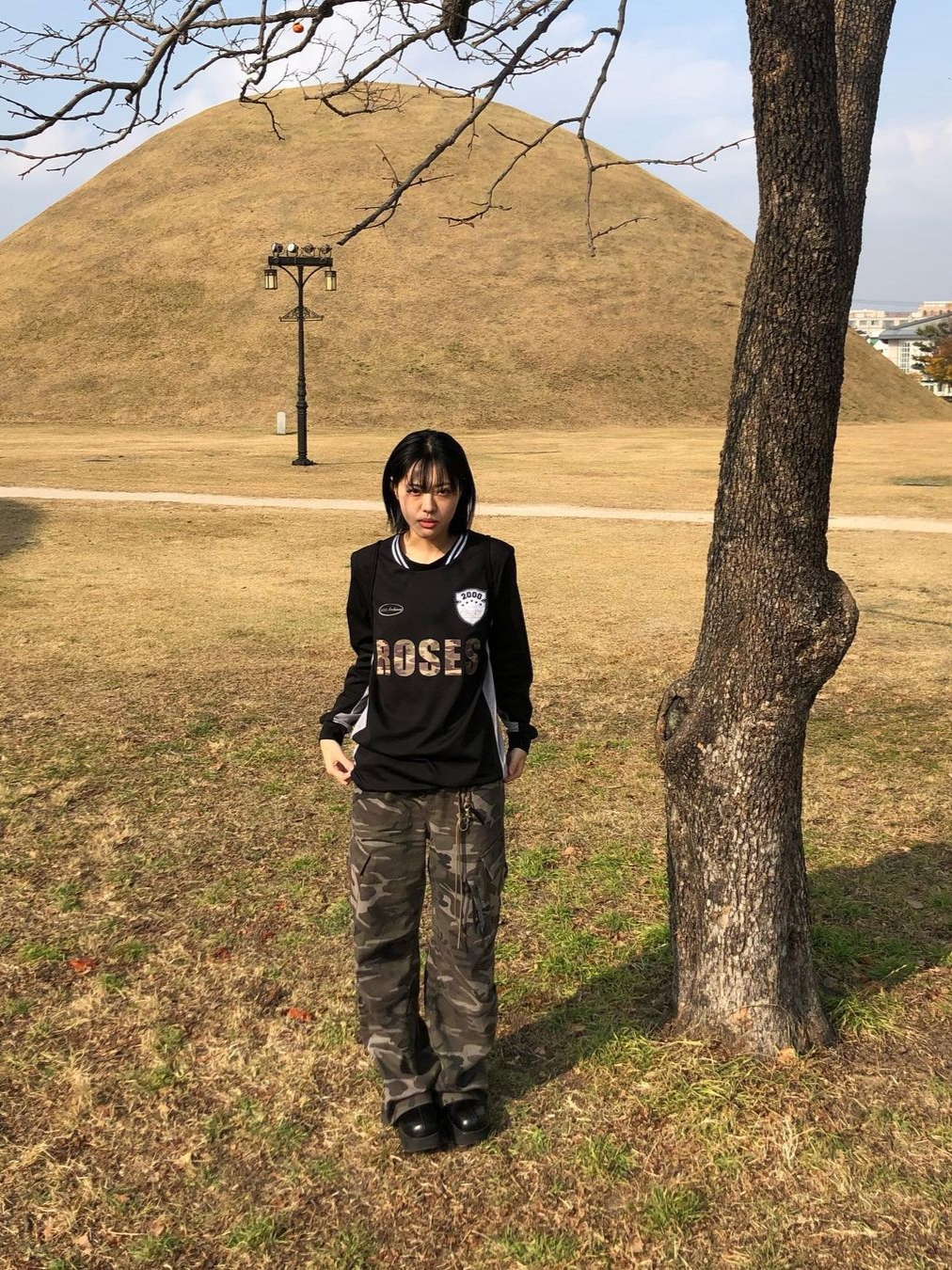 2000Archives Sporty T-Shirt Black Camo 착용 스타일 - 1