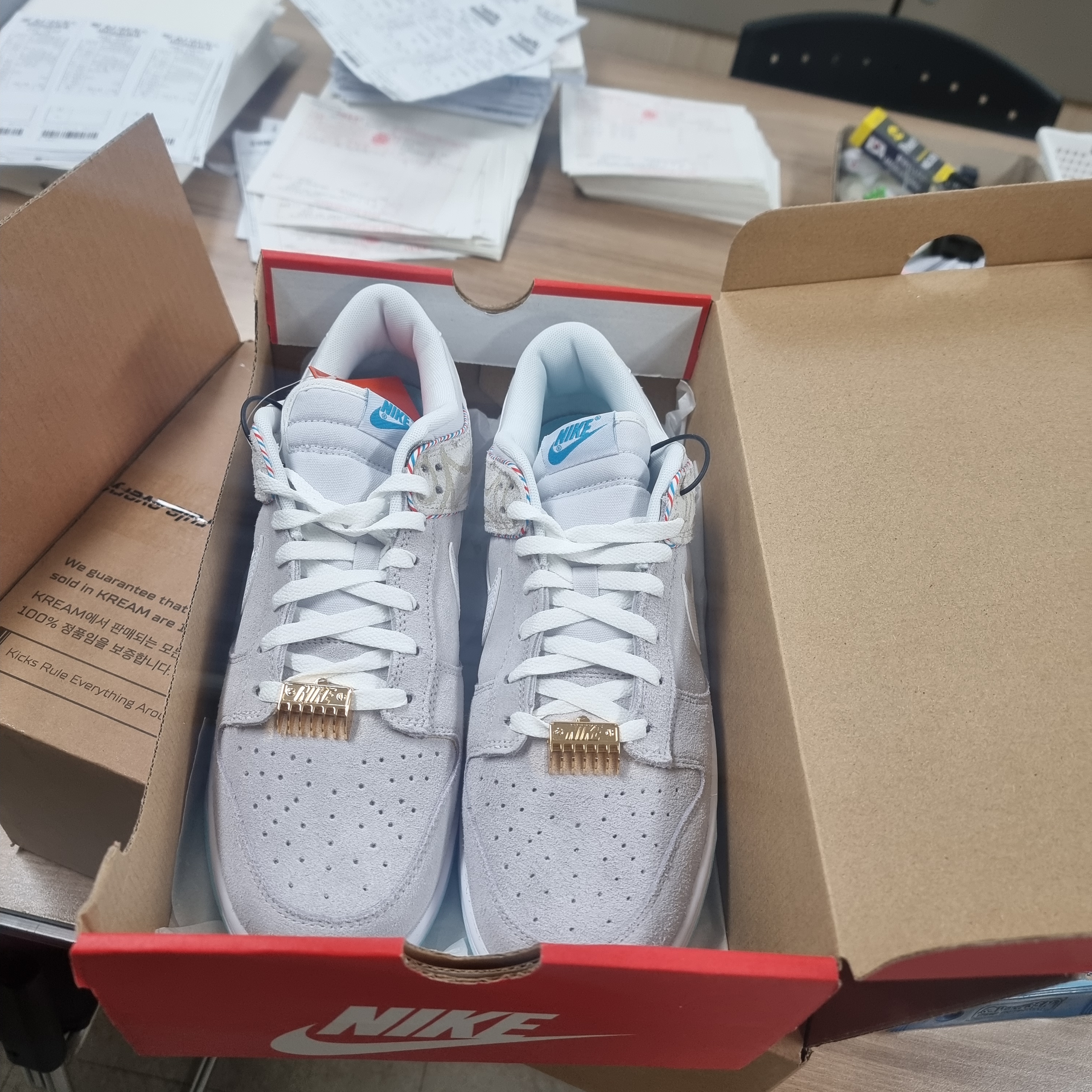 Nike Dunk Low Retro SE Barber Shop Grey 착용 스타일