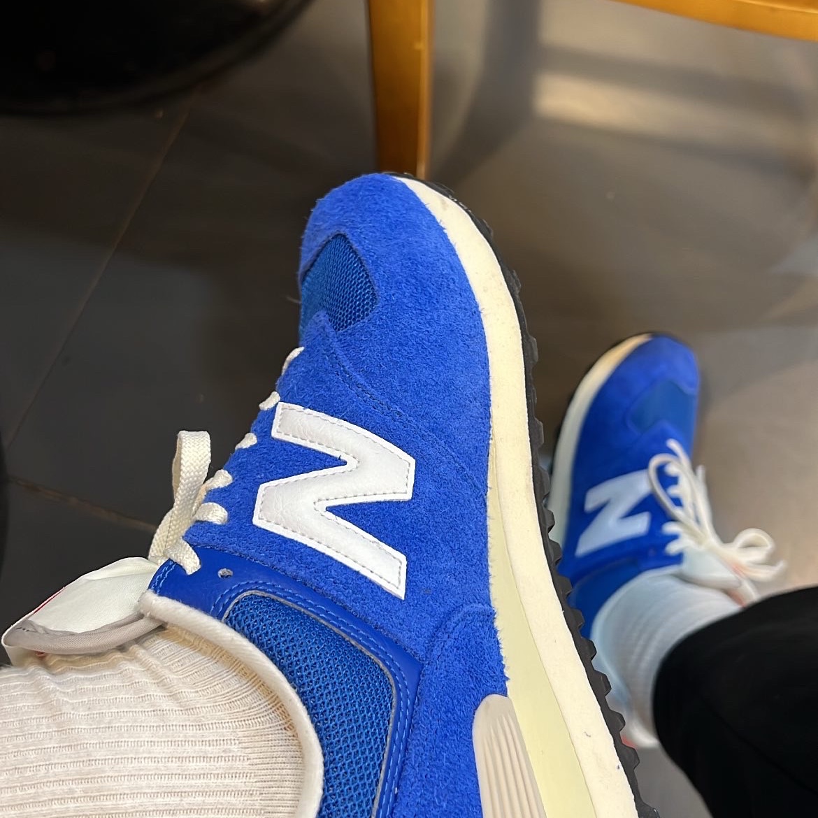 New Balance 574 Heritage Blue White 착용 스타일