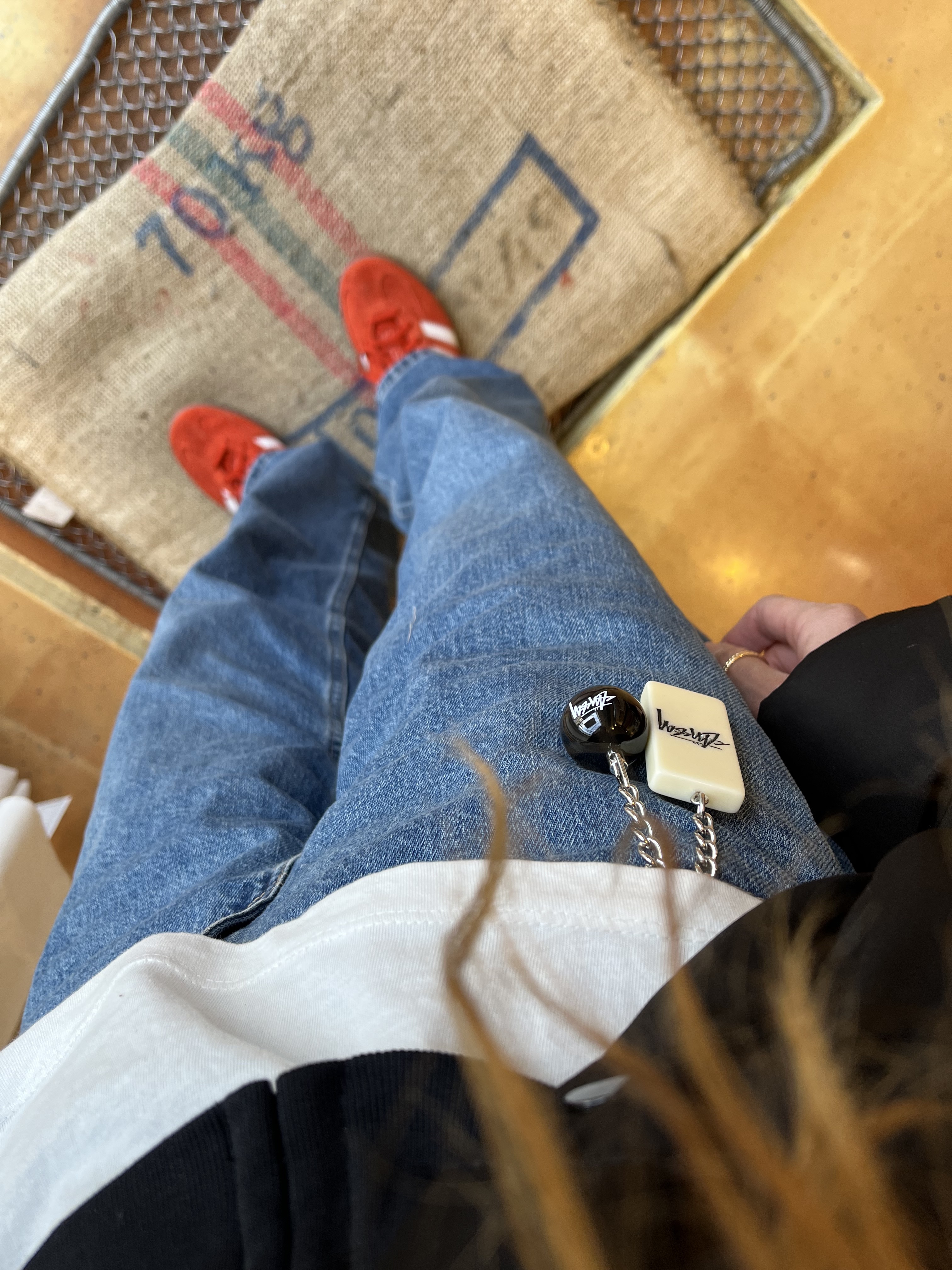 Stussy 8 Ball Keychain Black, Stussy Domino Keychain Natural 착용 스타일