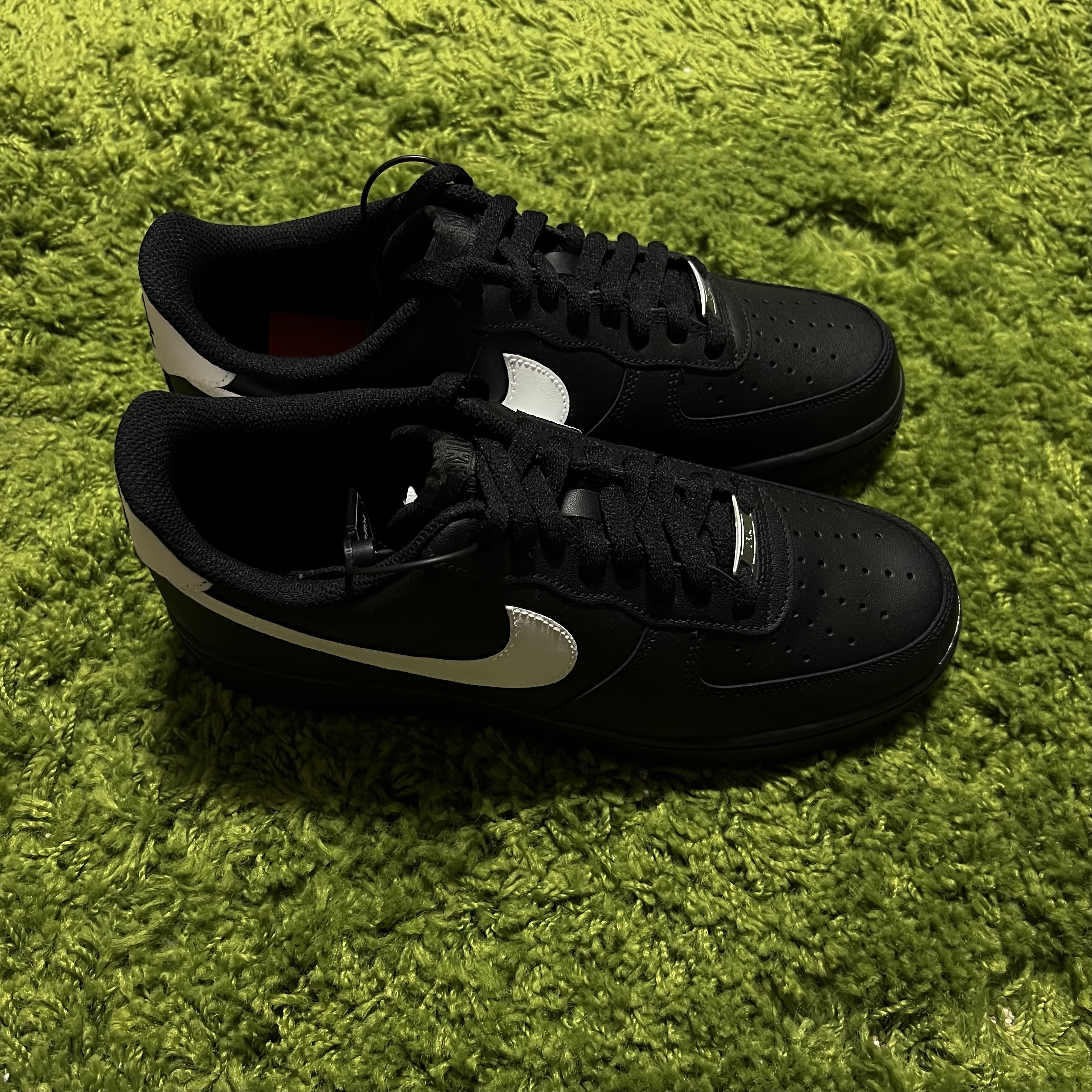 Nike Air Force 1 '07 Low Triple Black 착용 스타일