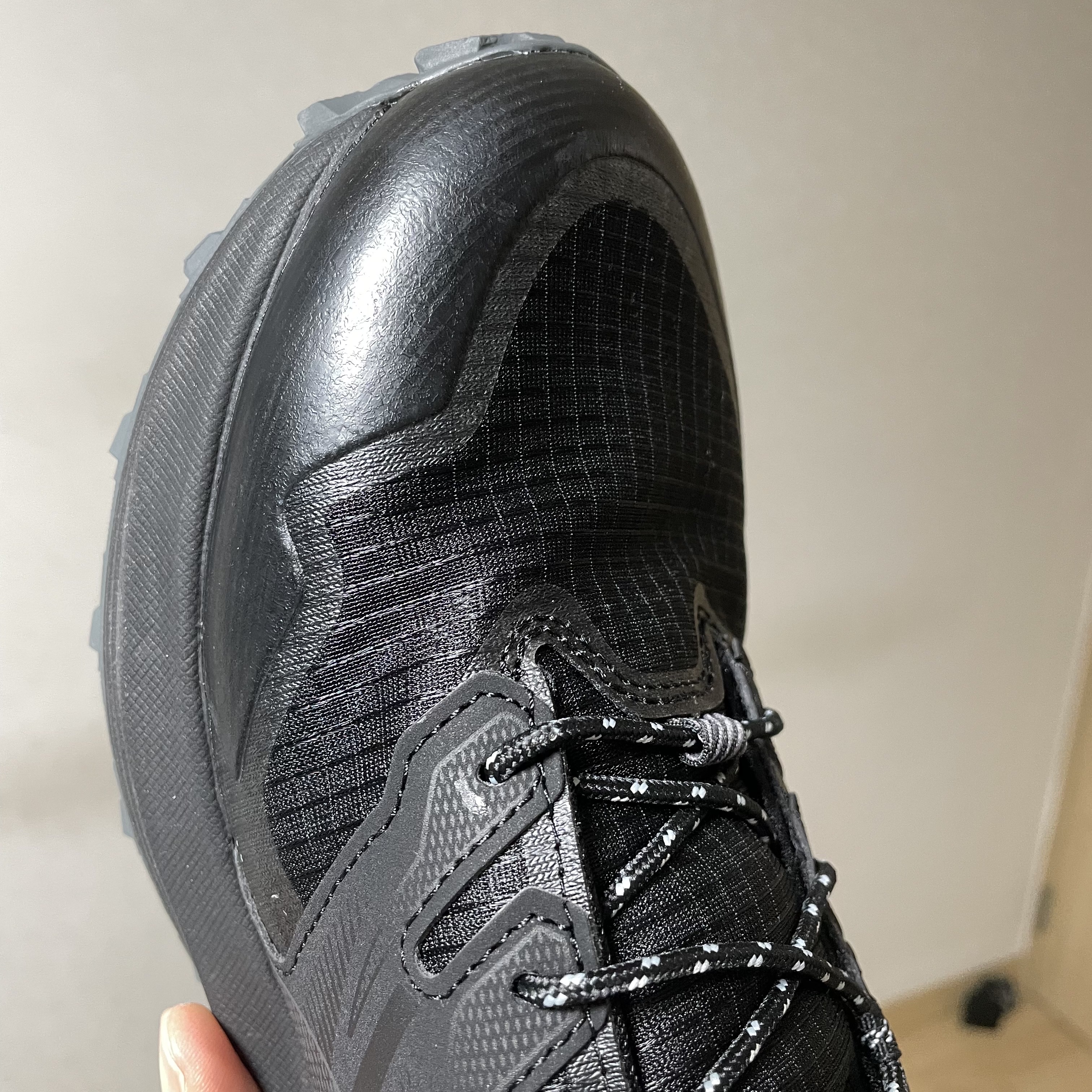 Asics Gel-Trabuco Terra Black Dark Grey 착용 스타일 - 4
