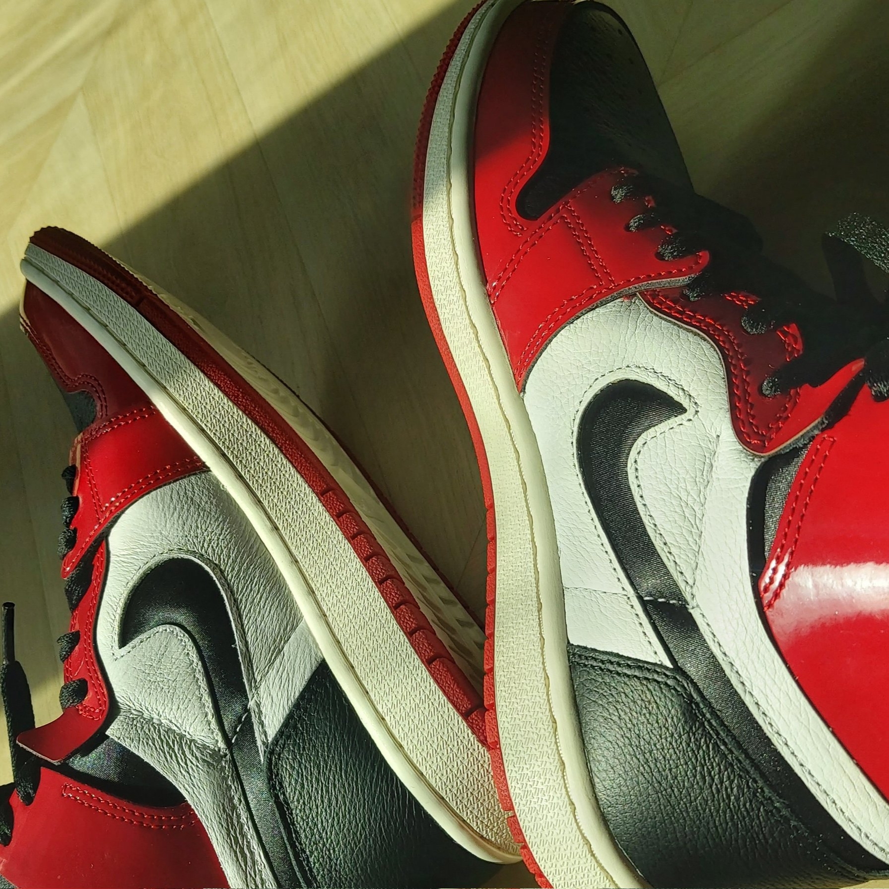 (W) Jordan 1 Zoom Air CMFT Gym Red Black 착용 스타일