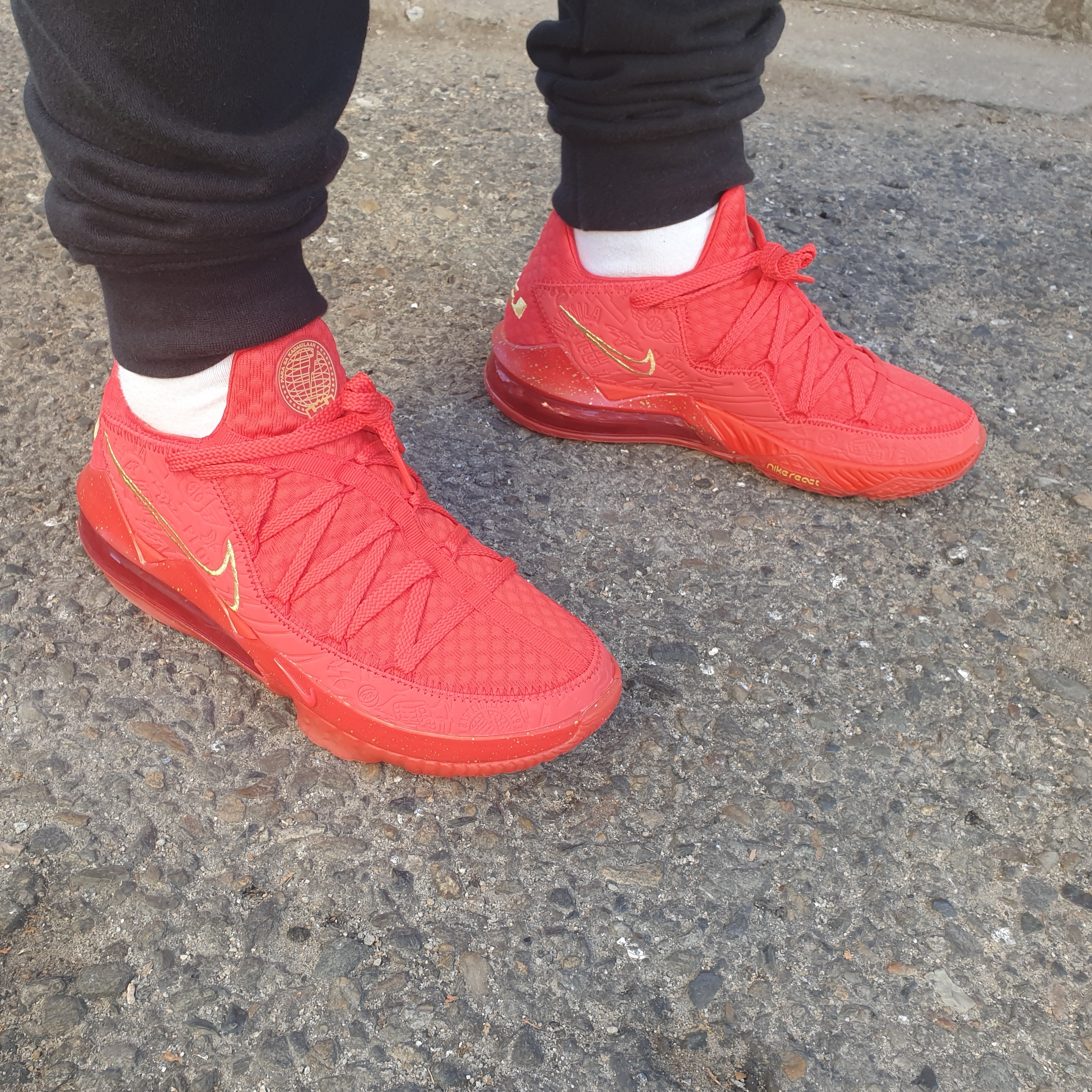 Nike LeBron 17 Low Bred 착용 스타일 - 3