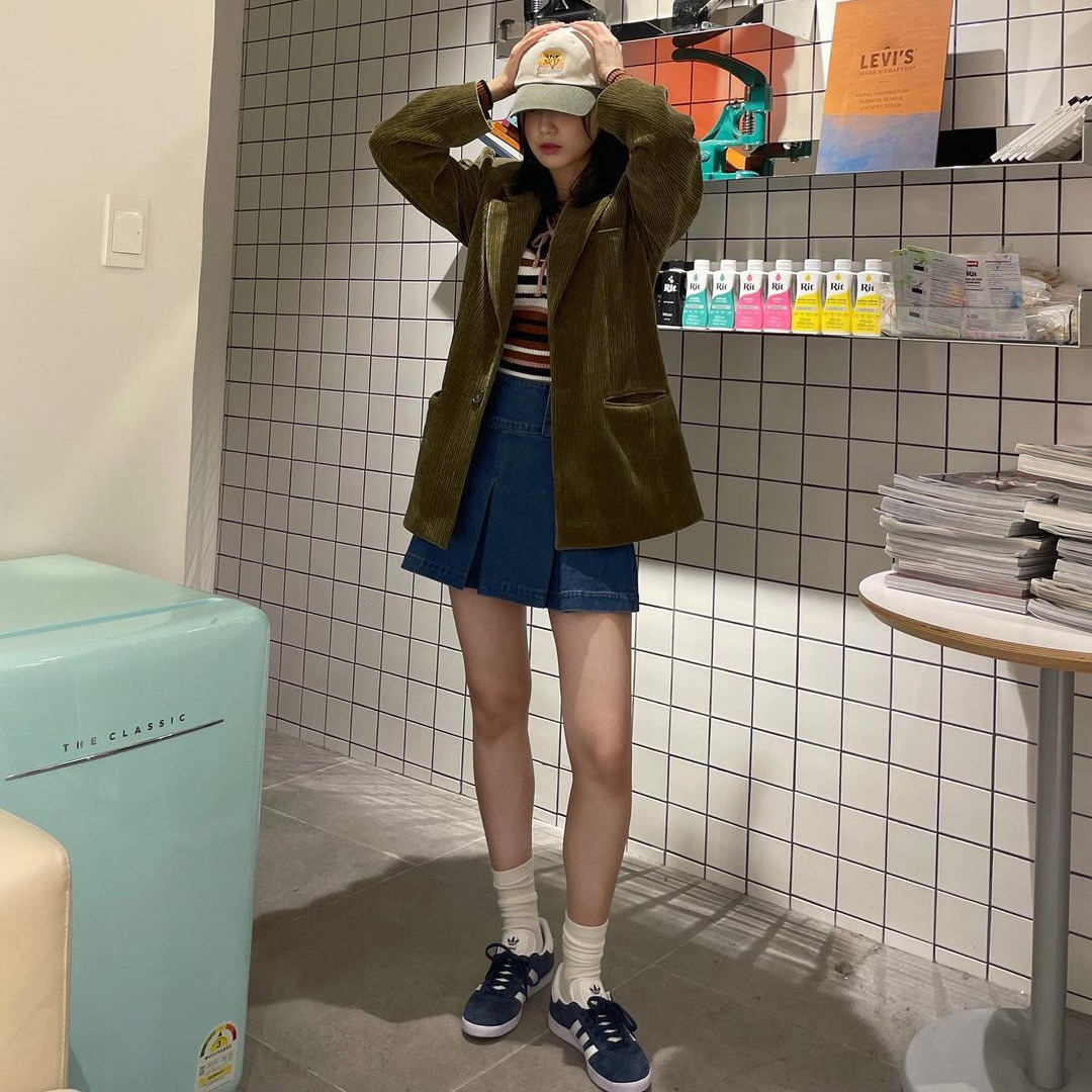 Adidas Gazelle Collegiate Navy 착용 스타일 - 2