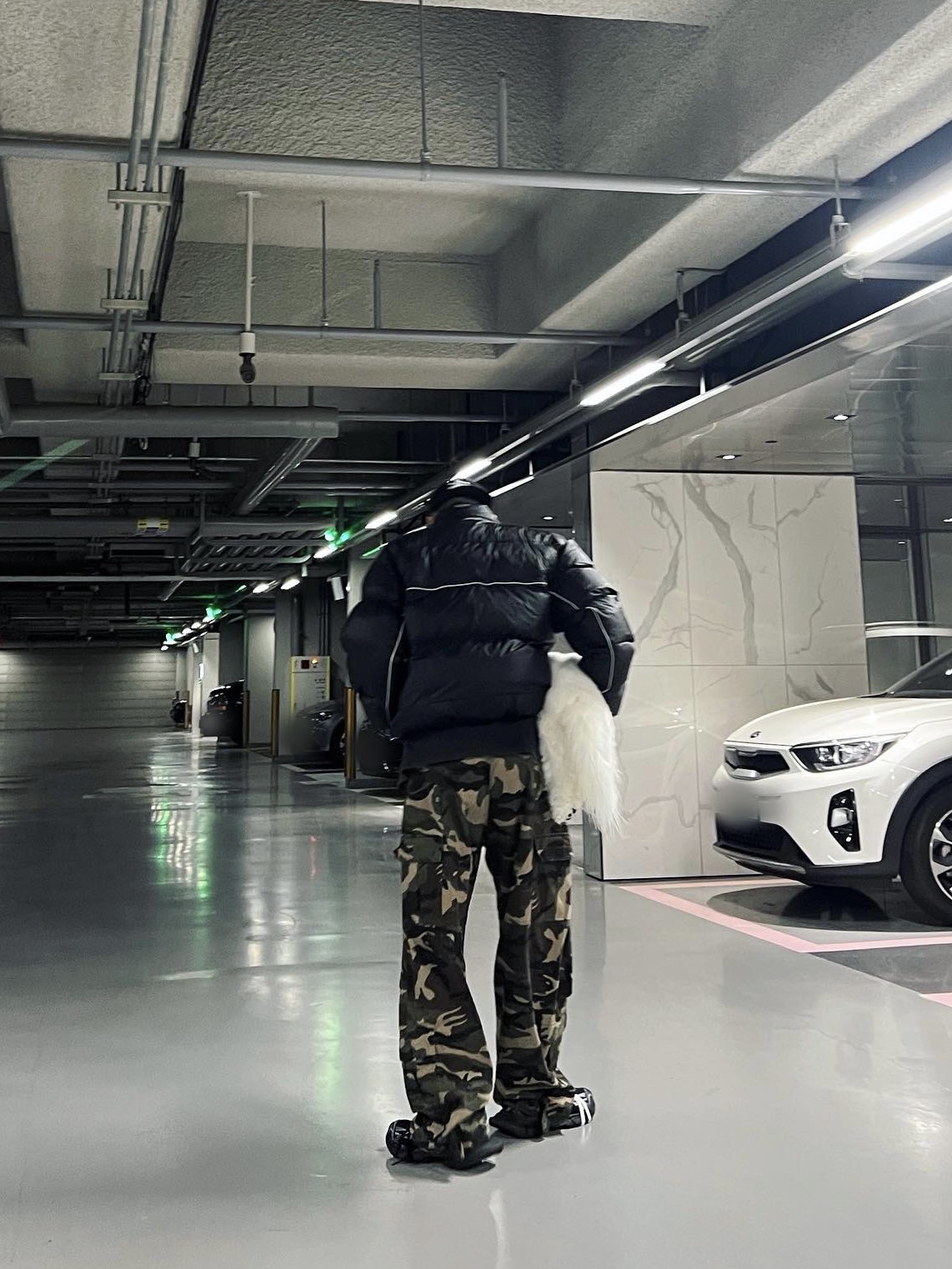 Balenciaga 3XL Sneakers Black White 착용 스타일 - 1