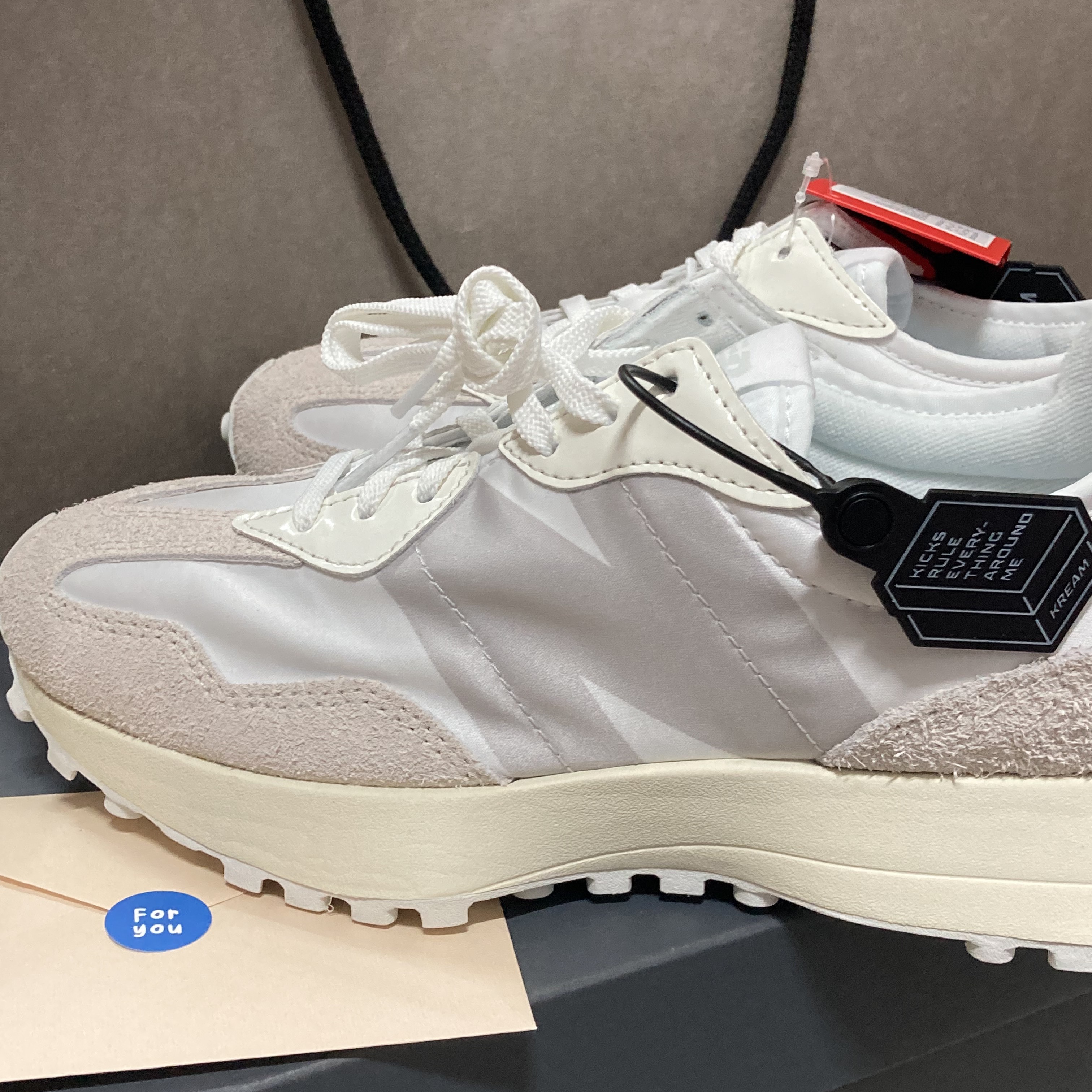 (W) New Balance 327 White Moonbeam 착용 스타일