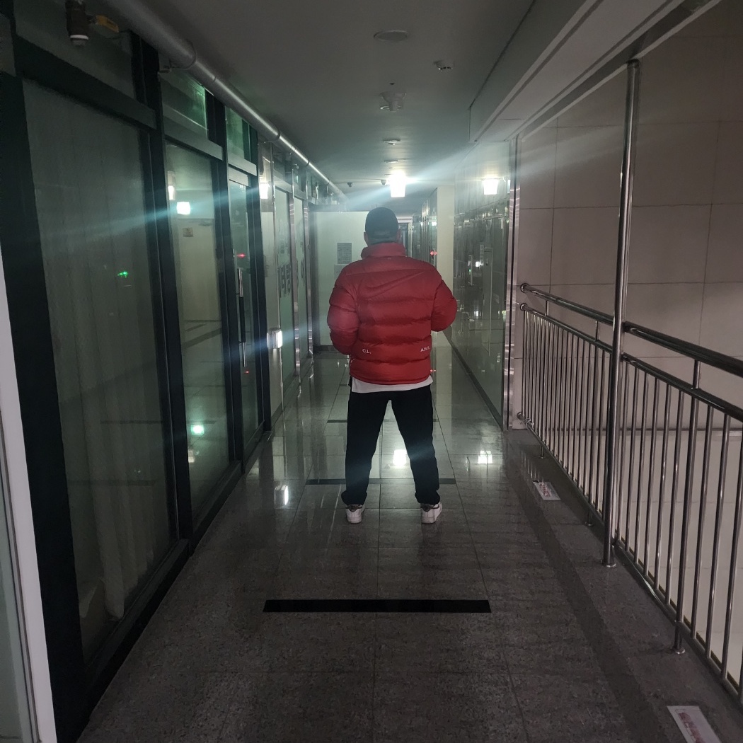 Nike x Drake Nocta Sunset Puffer Jacket Red 착용 스타일