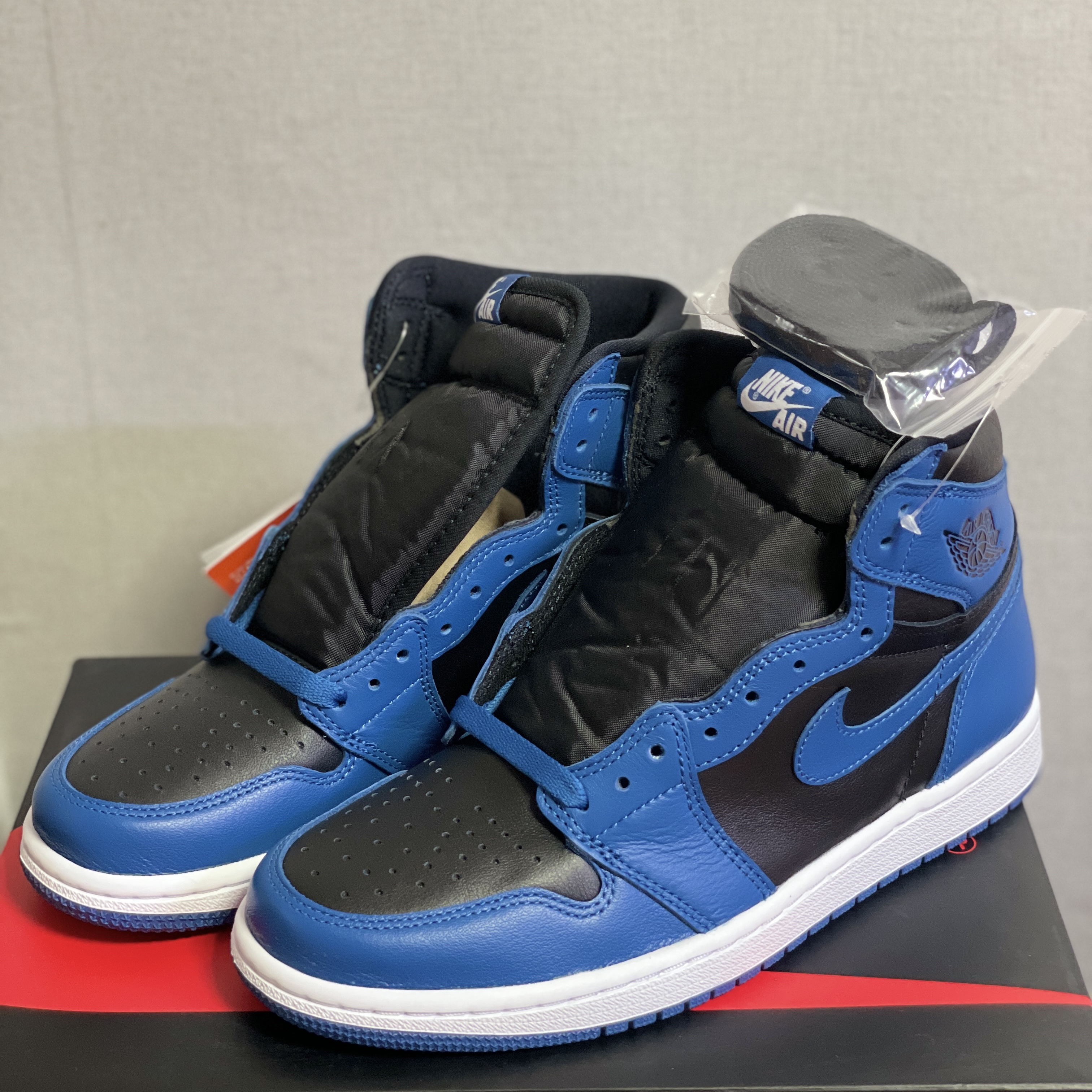 Jordan 1 Retro High OG Dark Marina Blue 착용 스타일 - 2