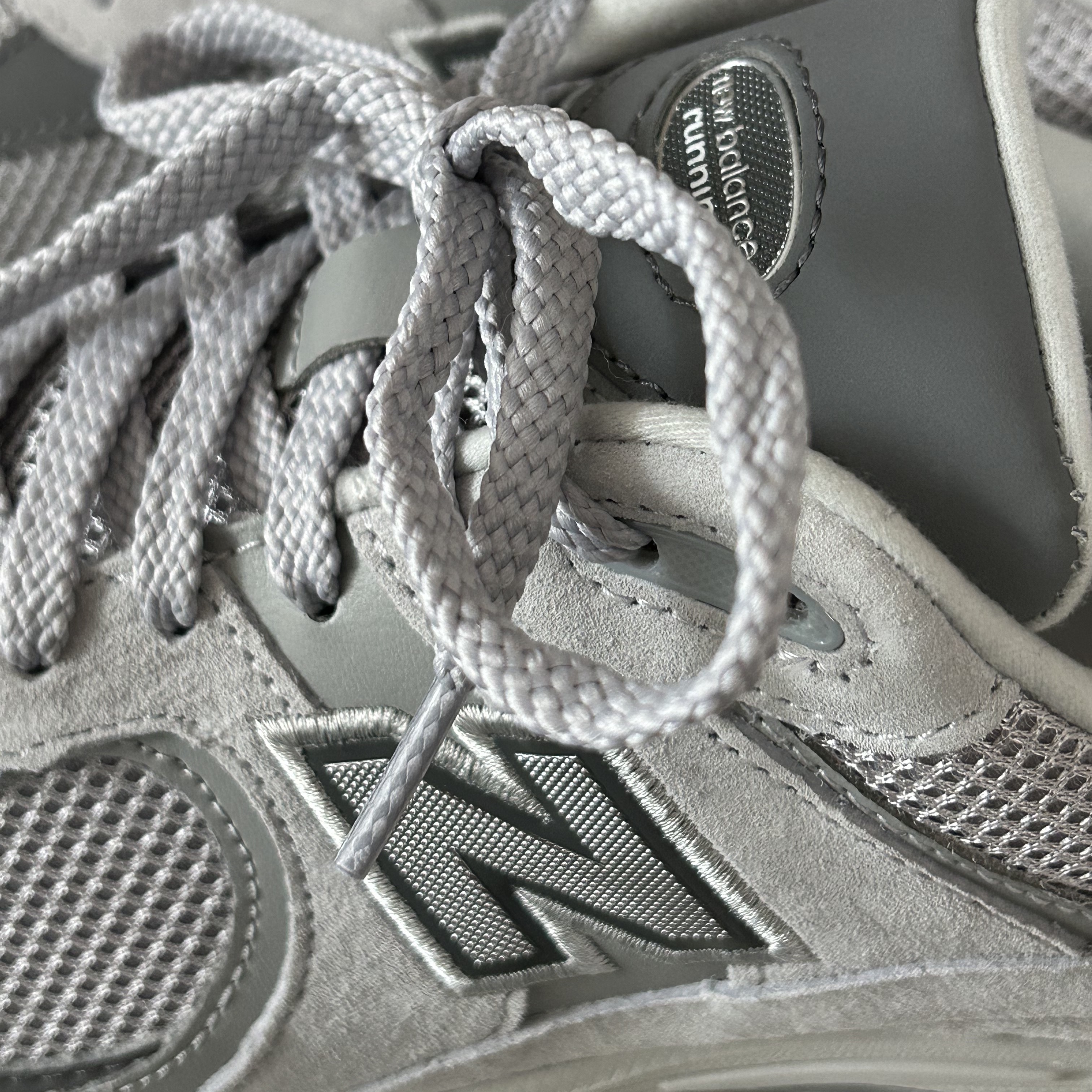 New Balance 2002R T2 Gray 착용 스타일