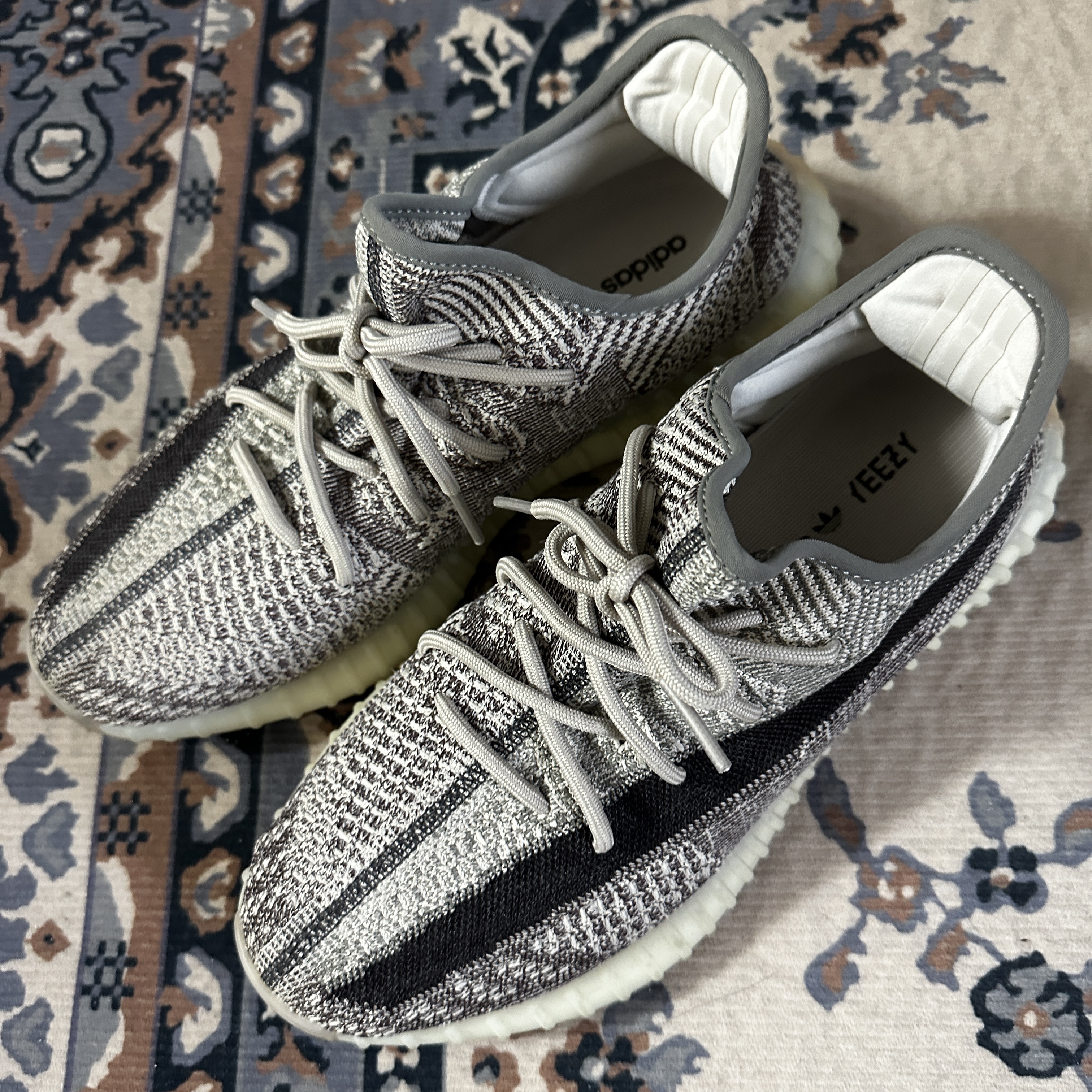 Adidas Yeezy Boost 350 V2 Zyon 착용 스타일 - 1