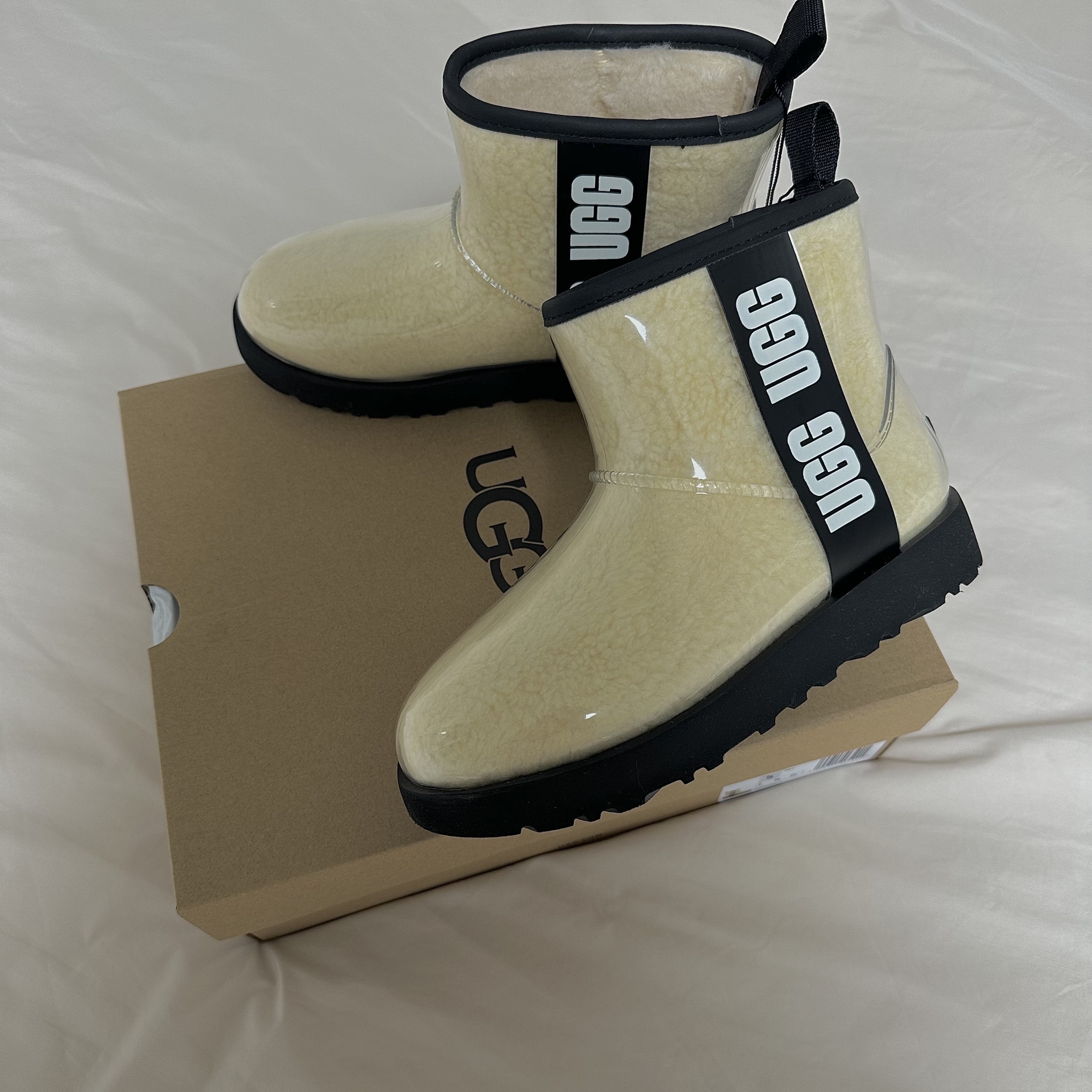 (W) UGG Classic Clear Mini Boots Natural Black 착용 스타일