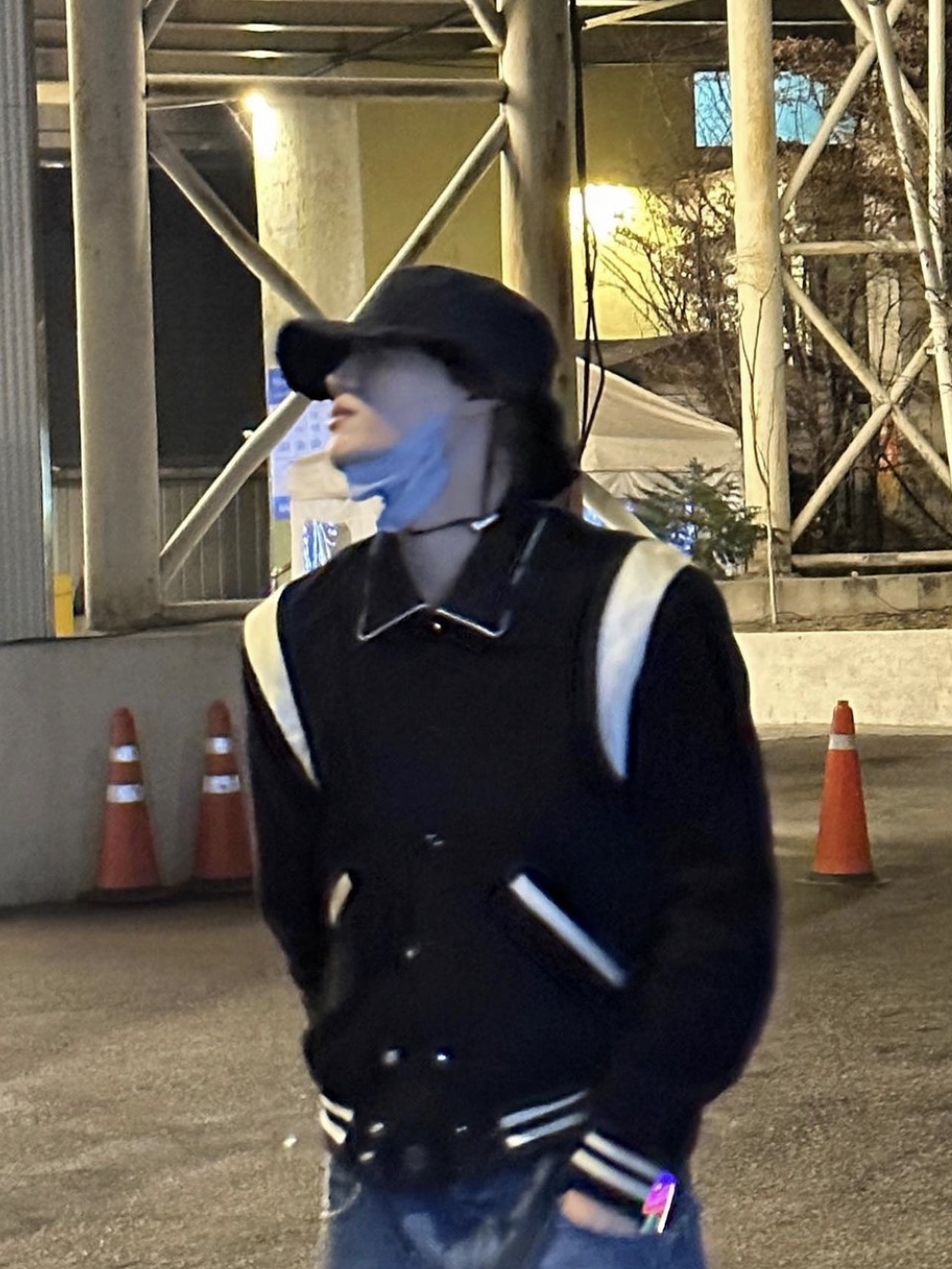 Celine Teddy Jacket in Corduroy Black 착용 스타일