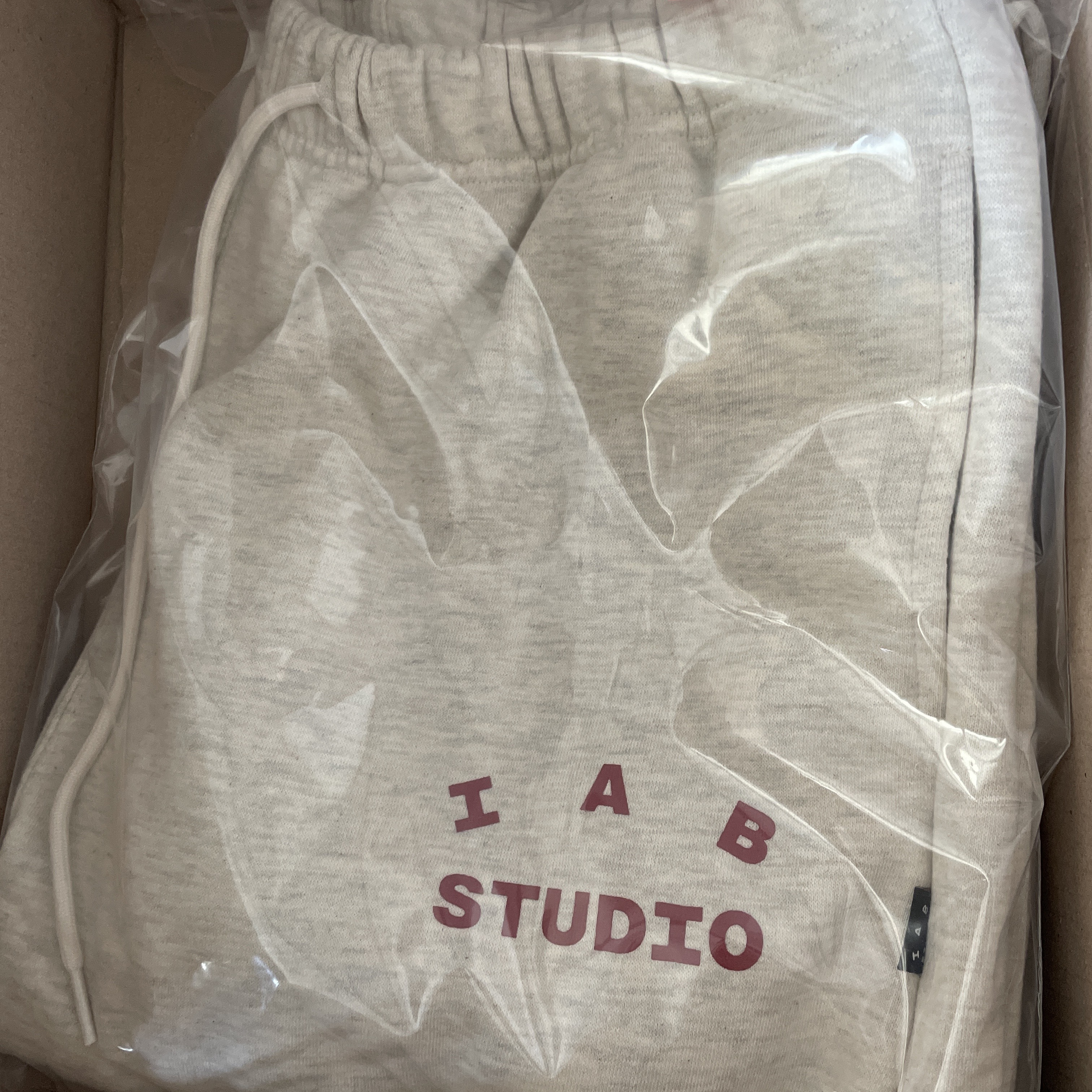 IAB Studio Sweatpants Oatmeal Burgundy - 23SS, IAB Studio Half Zip-Up Oatmeal Burgundy 착용 스타일 - 1
