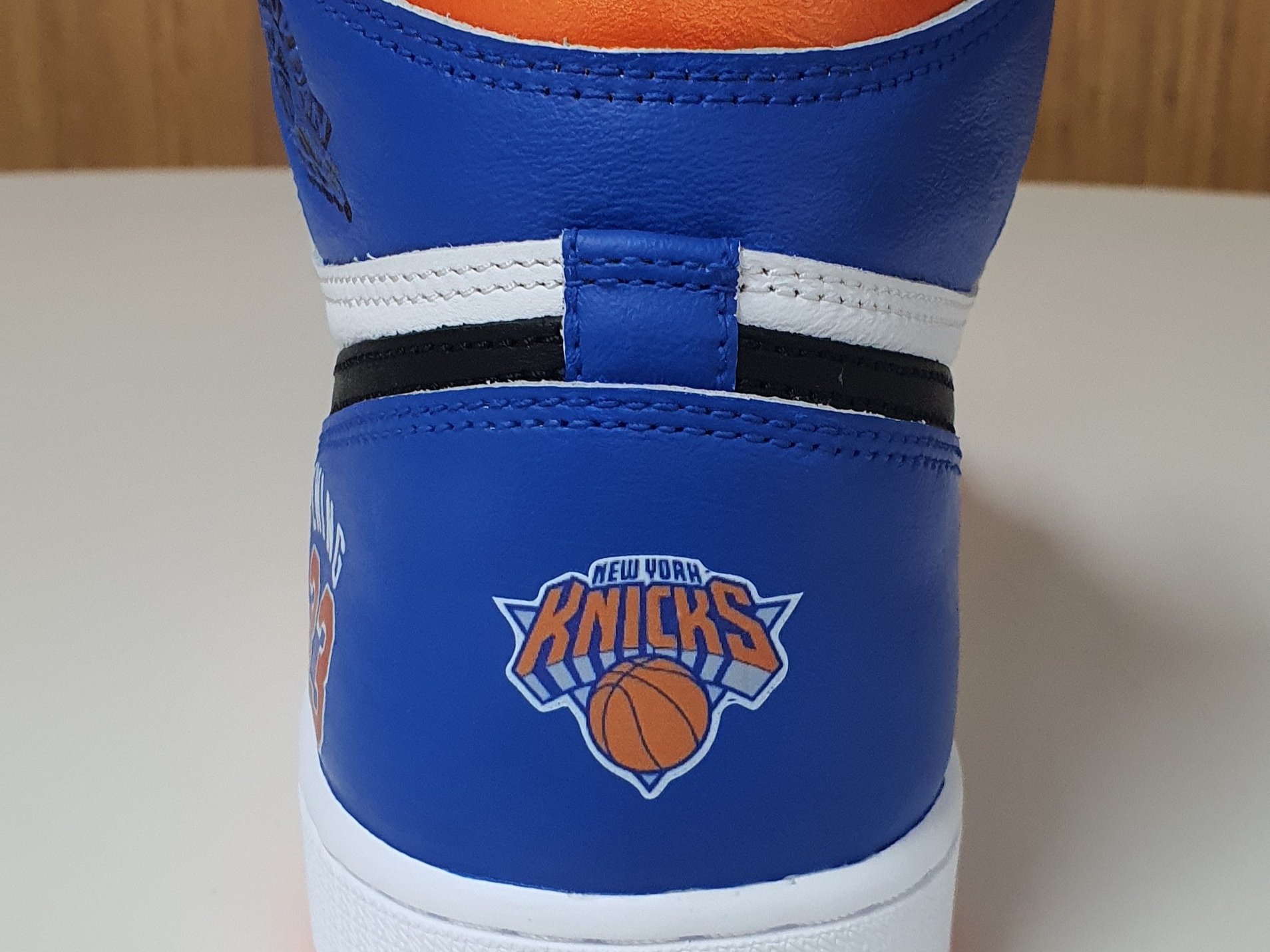 Jordan 1 Retro High OG Electro Orange 착용 스타일 - 3