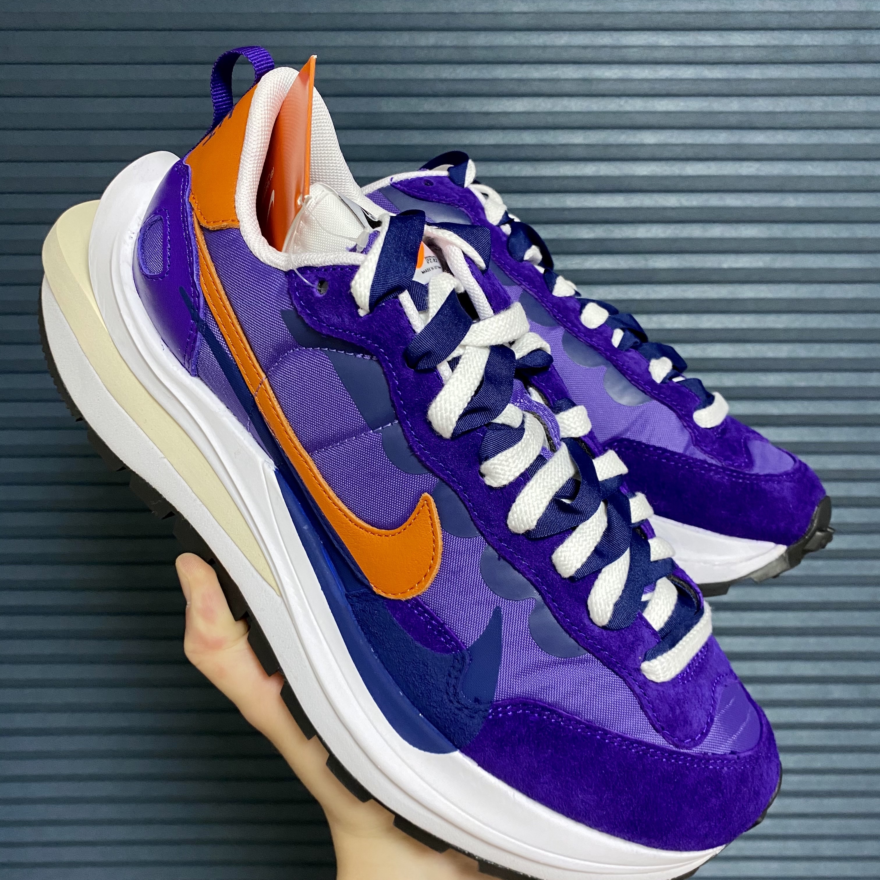 Nike x Sacai VaporWaffle Dark Iris 착용 스타일