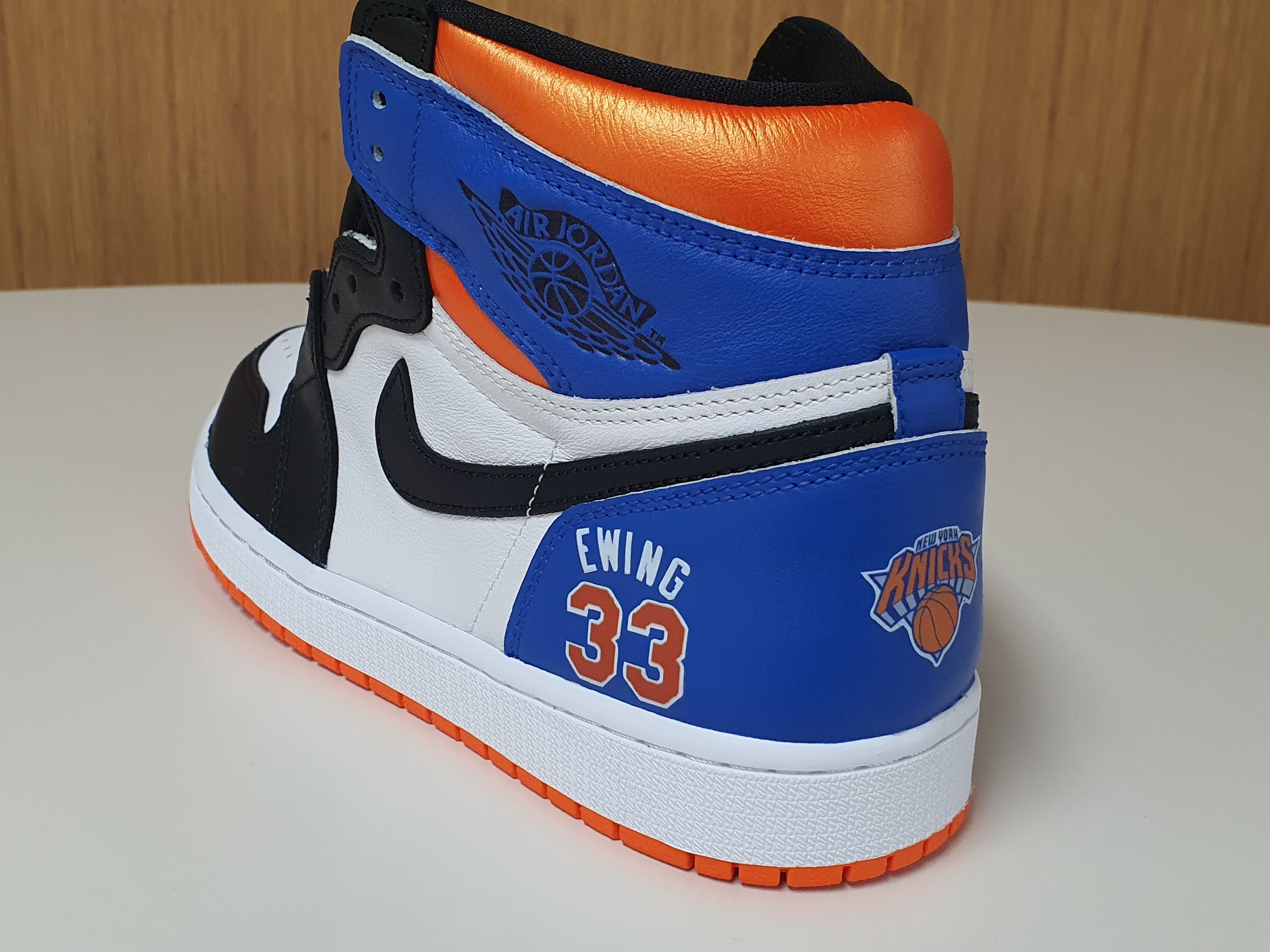 Jordan 1 Retro High OG Electro Orange 착용 스타일 - 2