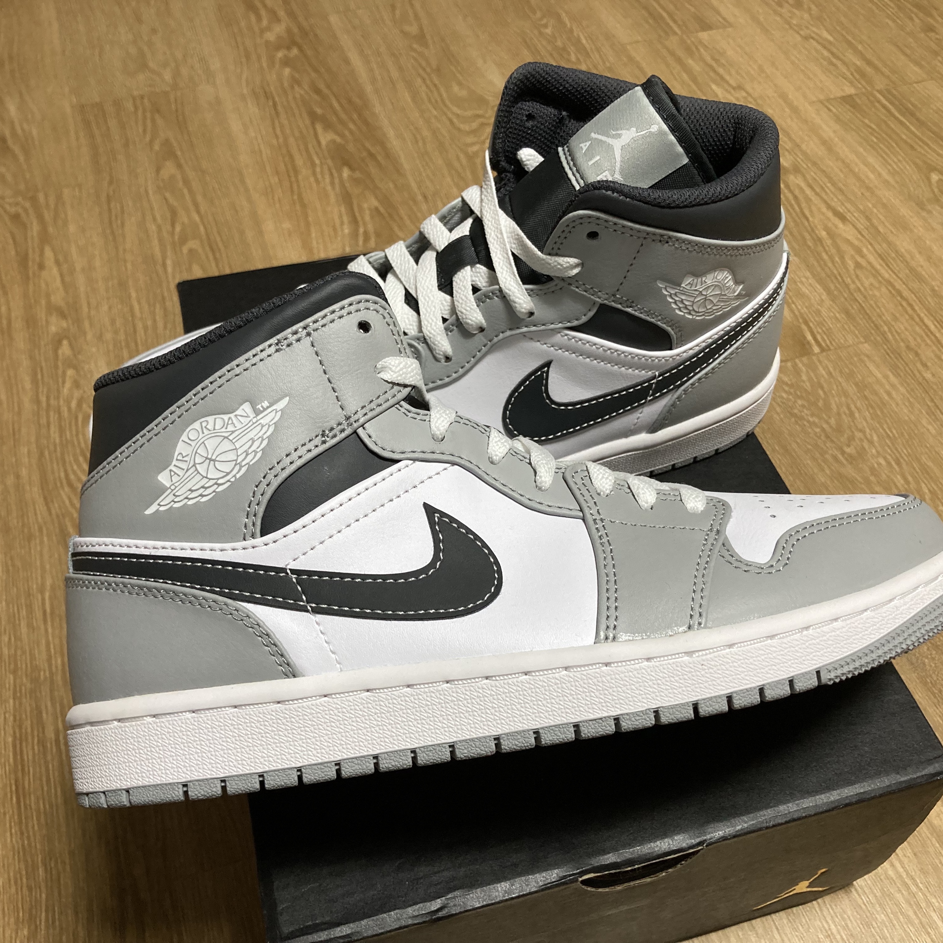 Jordan 1 Mid Light Smoke Grey Anthracite 착용 스타일
