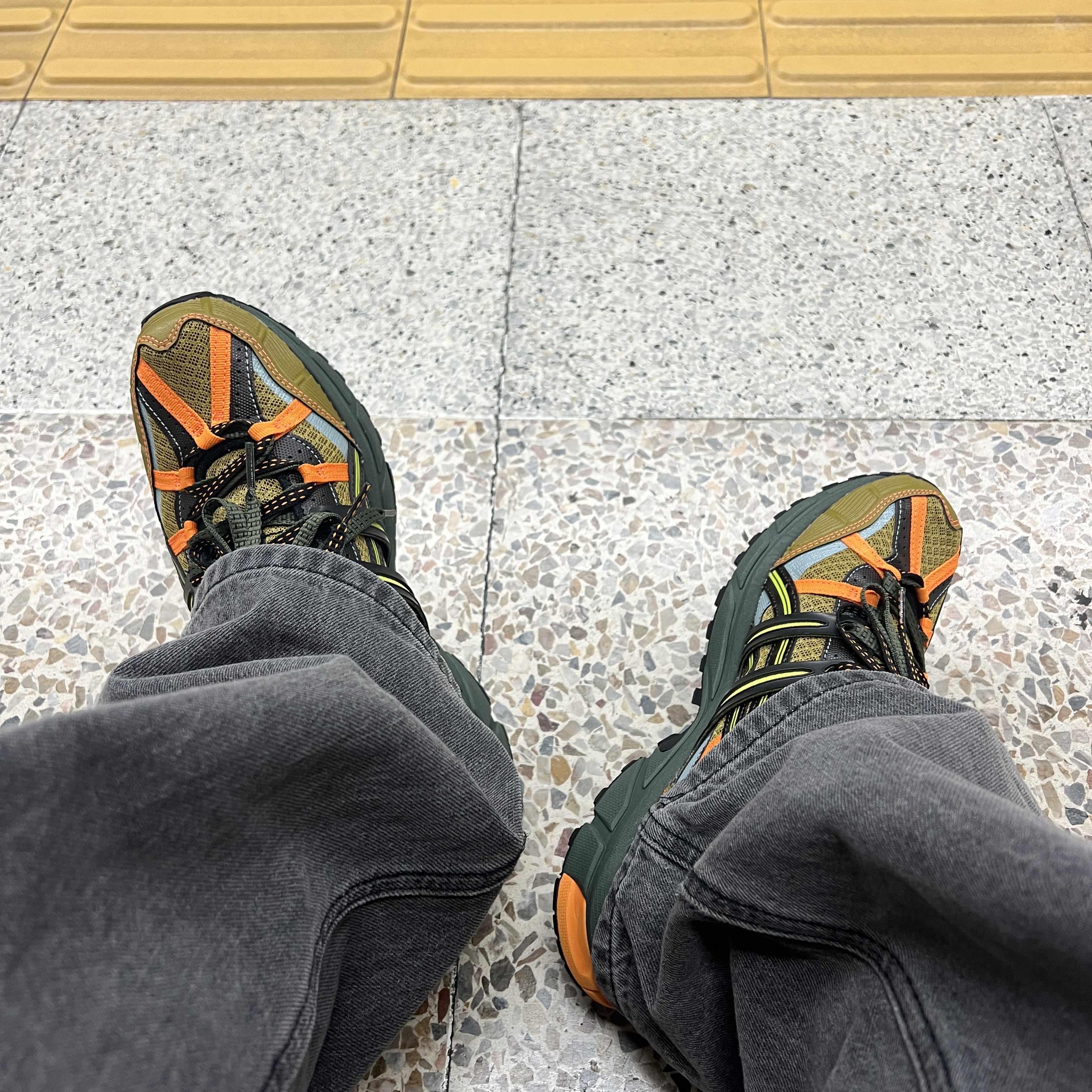 Asics x Andersson Bell Gel-Sonoma 15-50 Olive Oil Dark Brown 착용 스타일 - 2