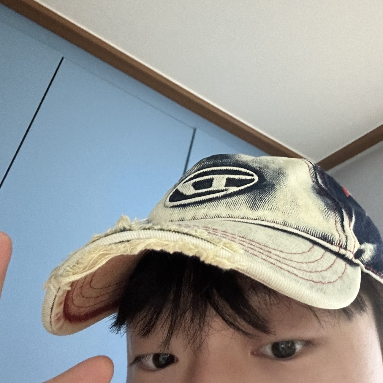 Diesel C-Seymon Treated Denim Baseball Cap Blue White 착용 스타일