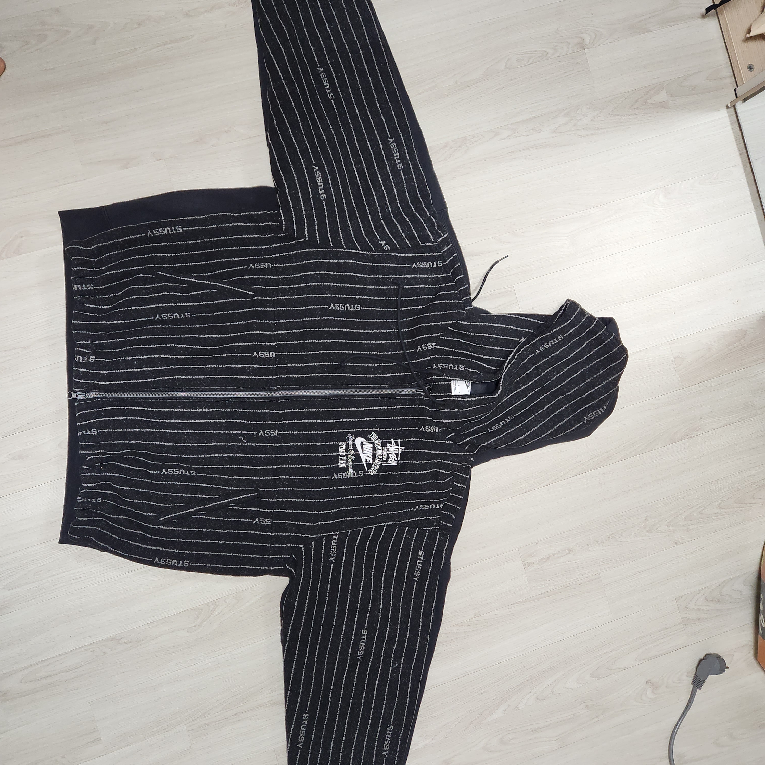 Nike x Stussy NRG Striped Wool Jacket Black (DR4023-010), Nike x Stussy NRG RA Washed Pullover Hoodie Black (DN4028-010) 착용 스타일 - 2