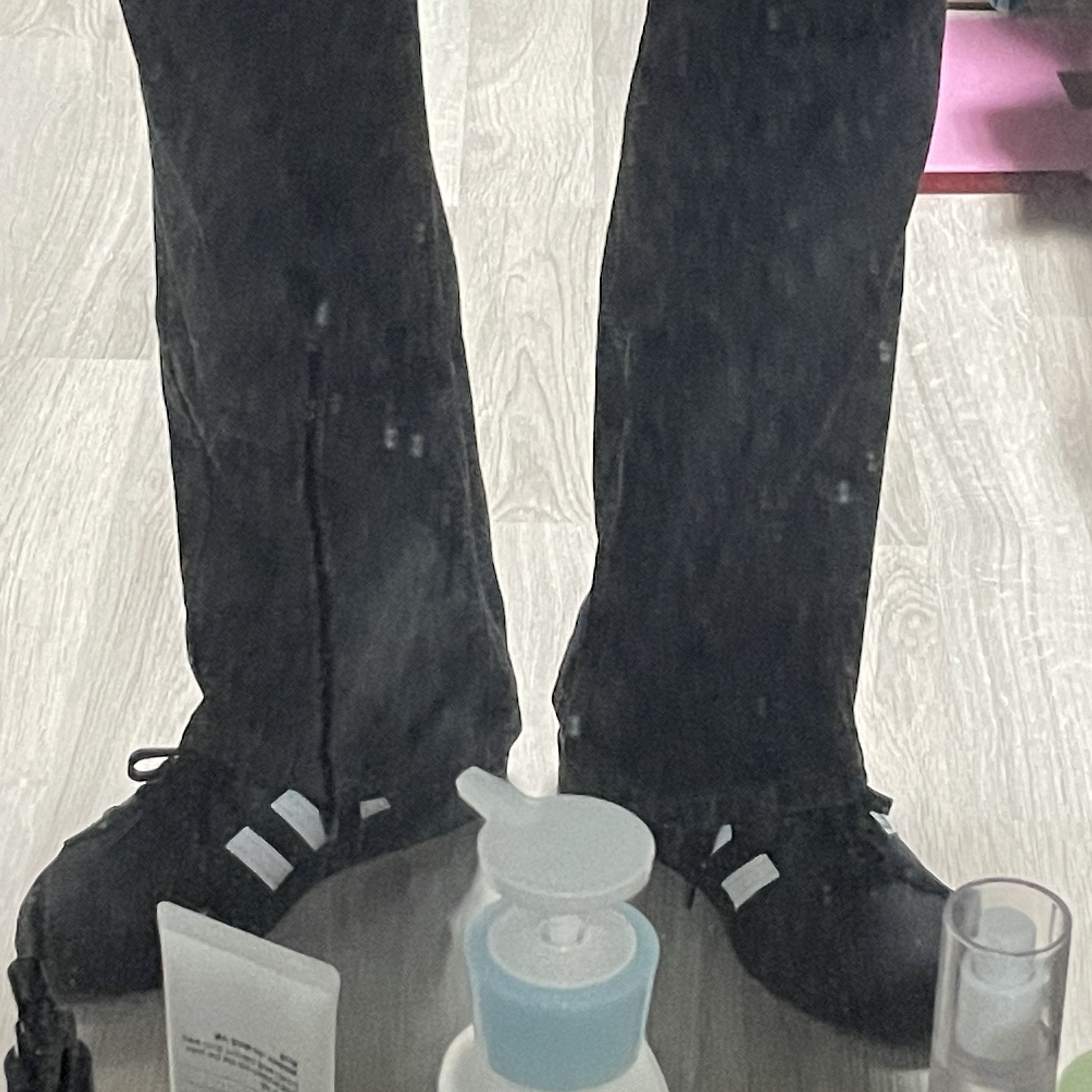 Adidas Superstar Core Black White 착용 스타일 - 2