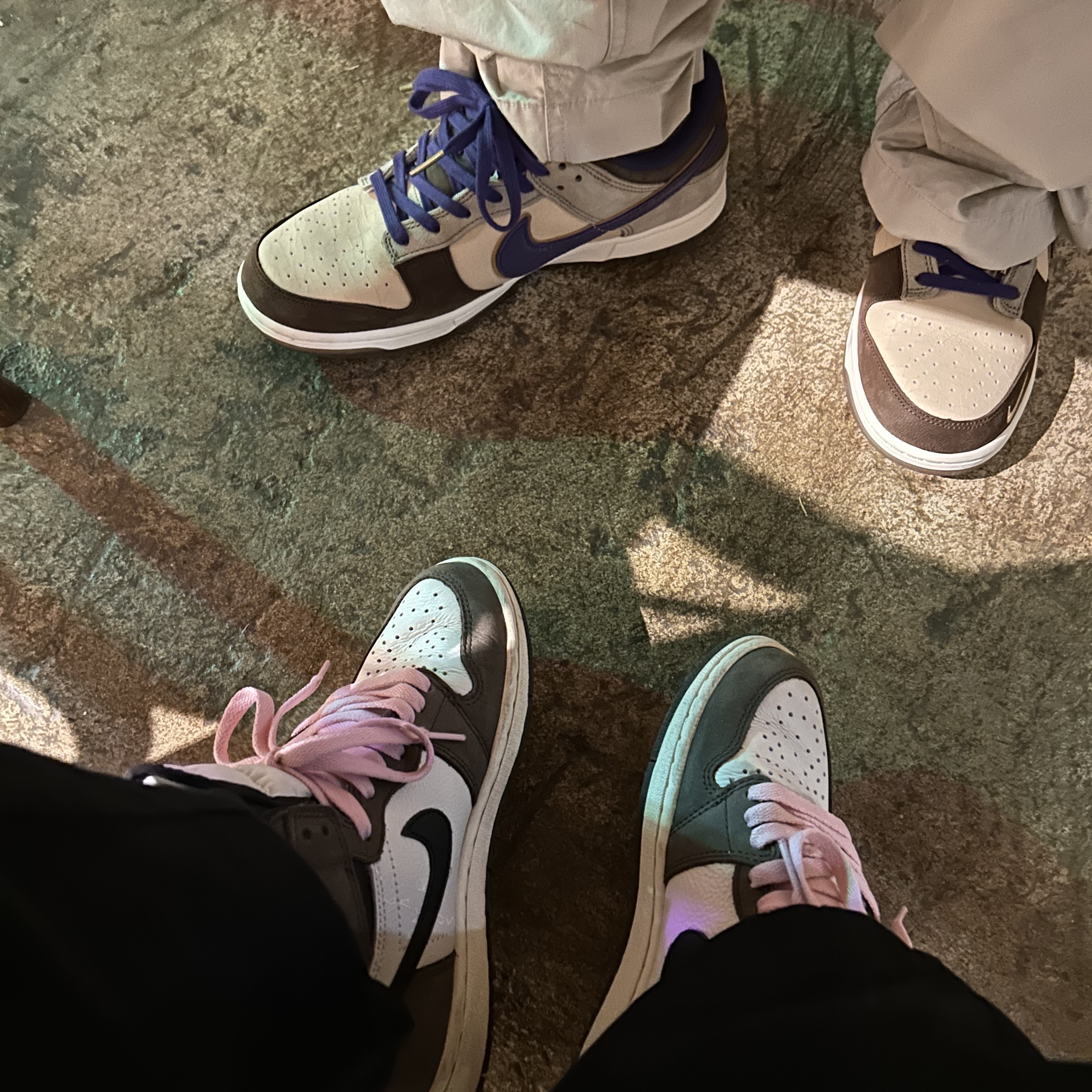 Jordan 1 x Travis Scott Retro High OG SP Mocha, Nike Dunk Low White Onyx Court Purple 착용 스타일