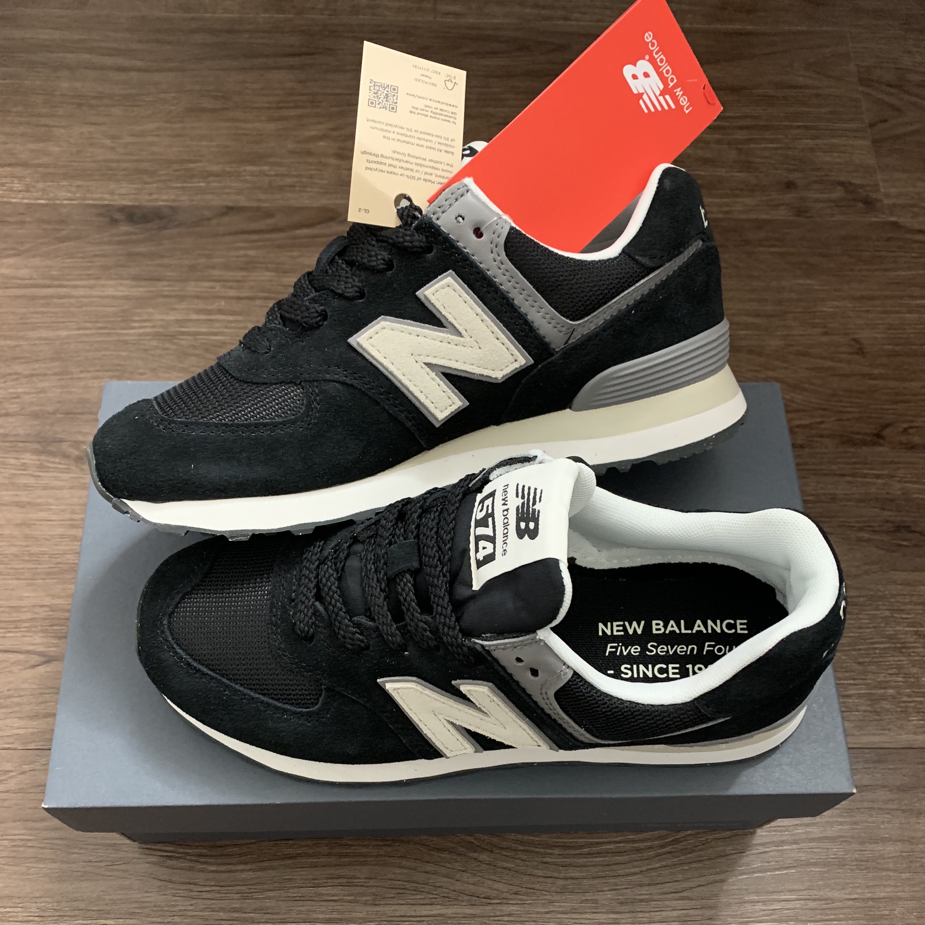 New Balance 574 Classics Reimagined Black 착용 스타일