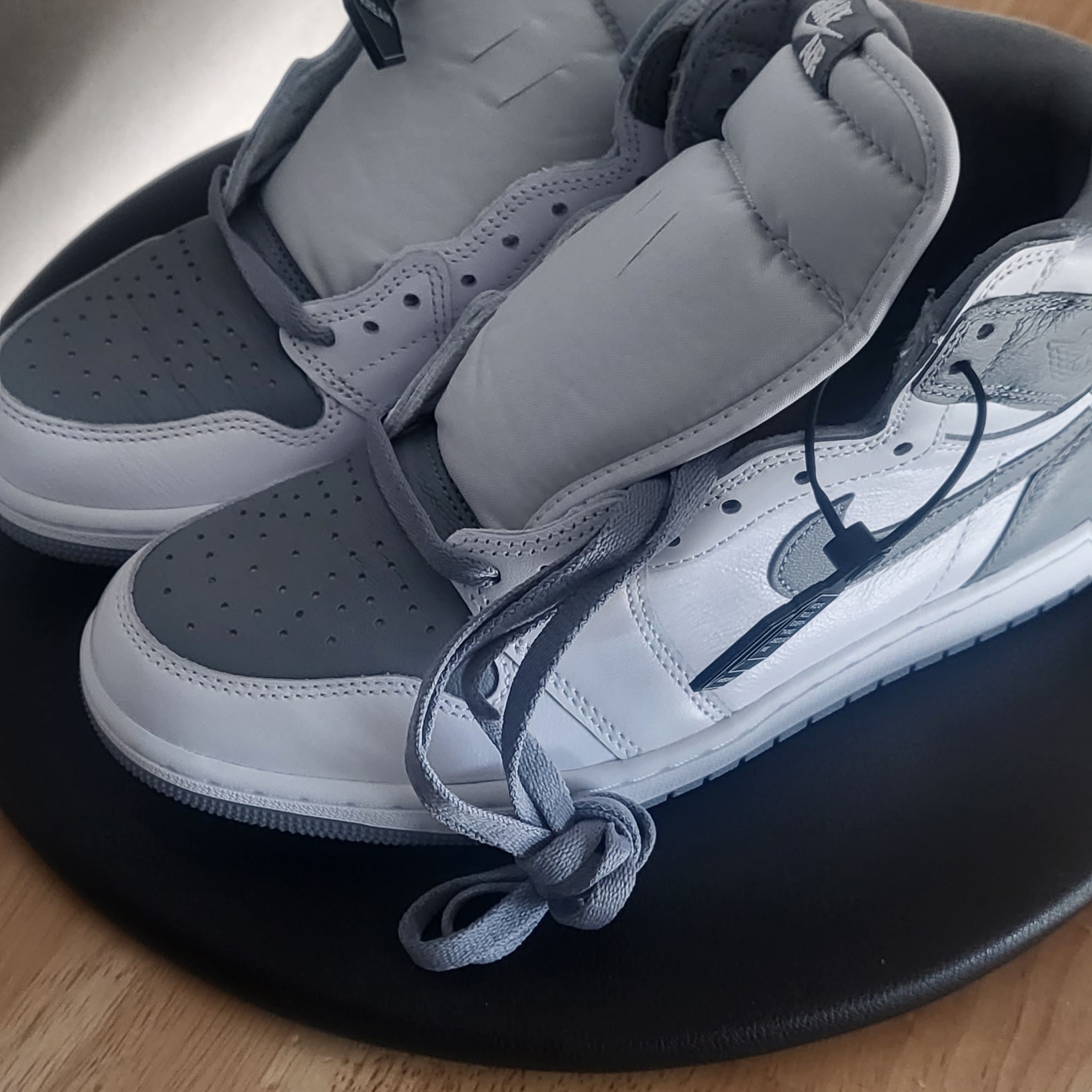 Jordan 1 Retro High OG Stealth 착용 스타일