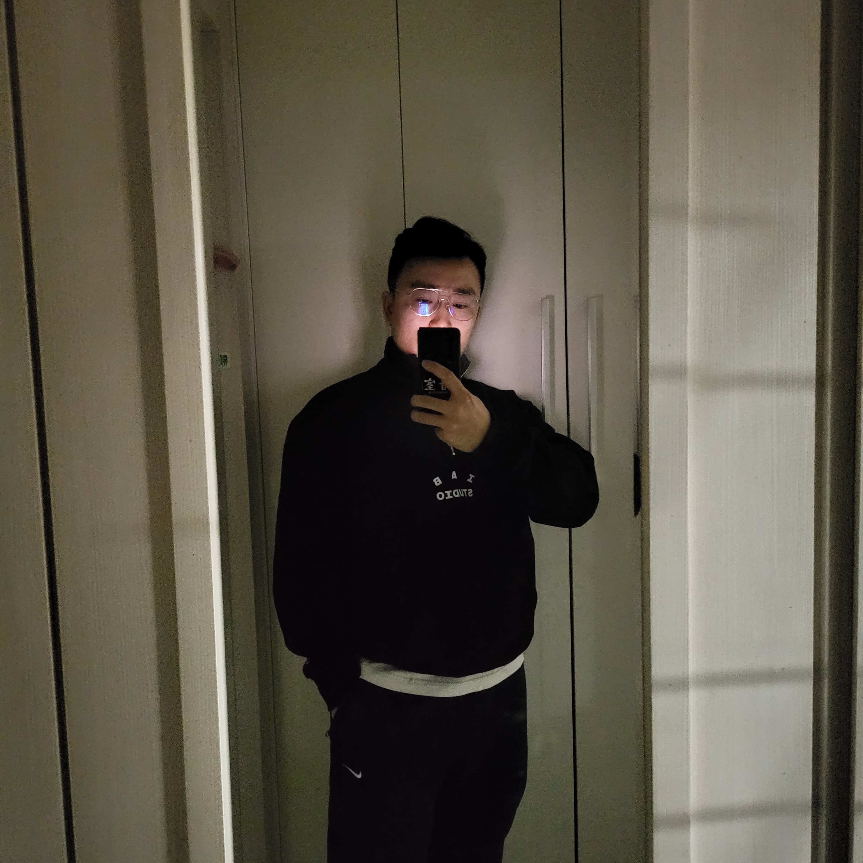IAB Studio Half Zip-Up Black White 착용 스타일 - 2