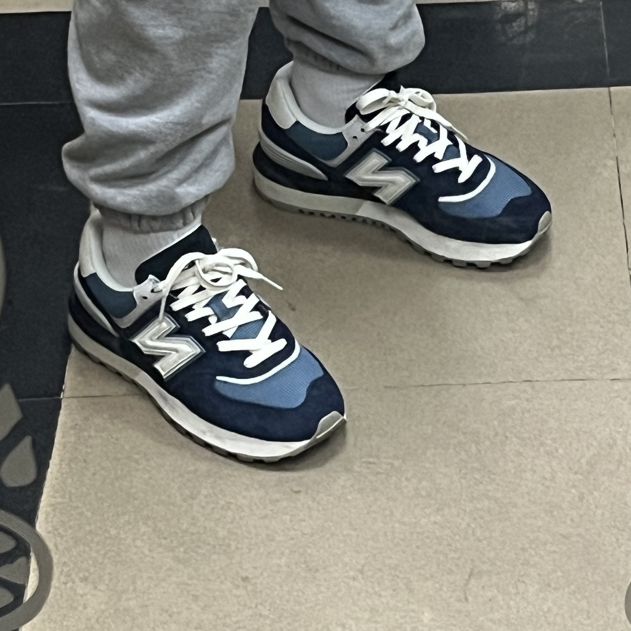 New Balance 574 Legacy Navy Sea Salt 착용 스타일
