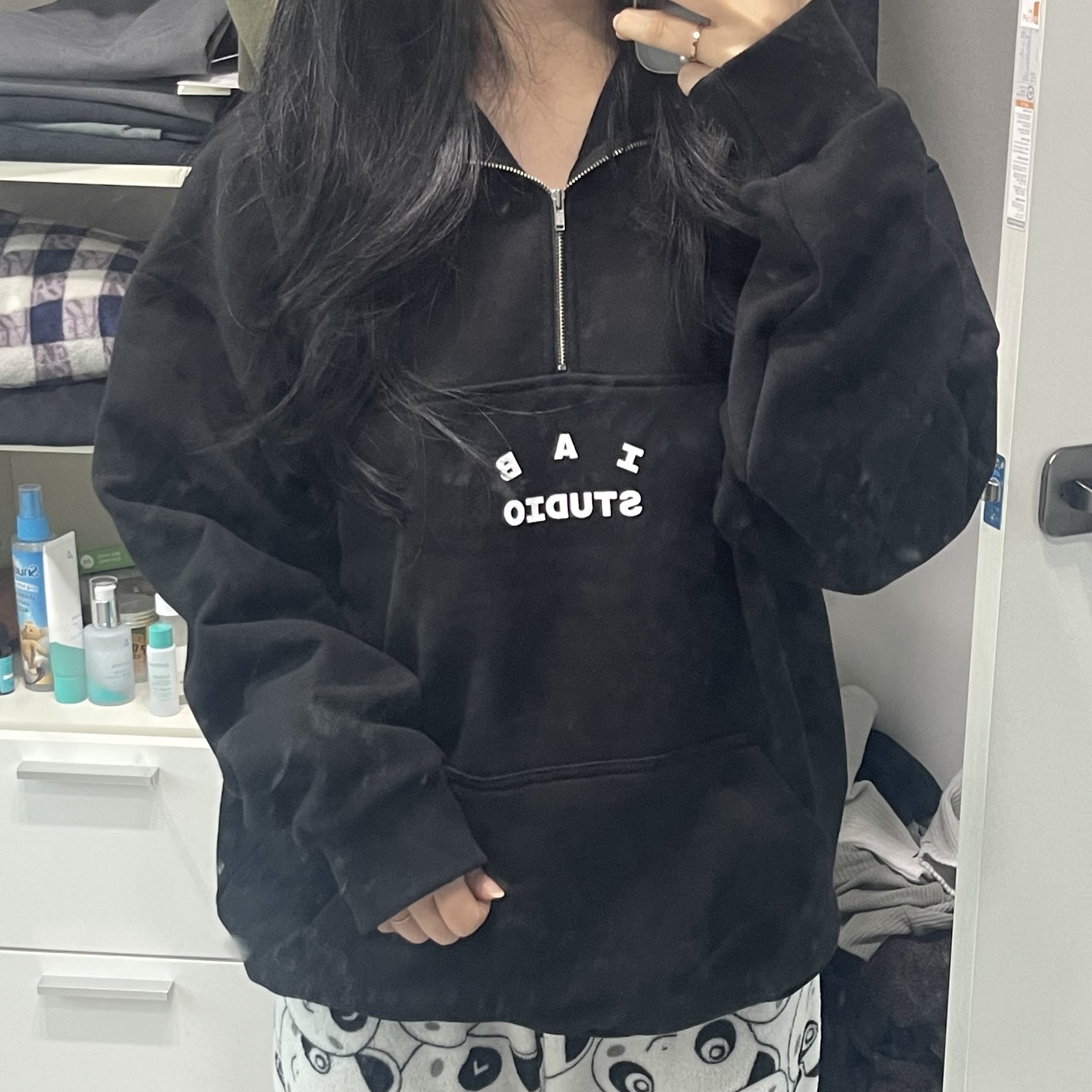 IAB Studio Half Zip-Up Black White 착용 스타일 - 3