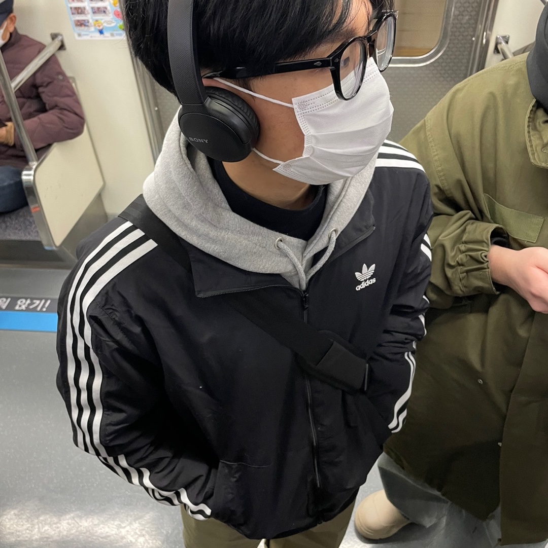 Adidas Superstar 82 Black White 착용 스타일 - 4