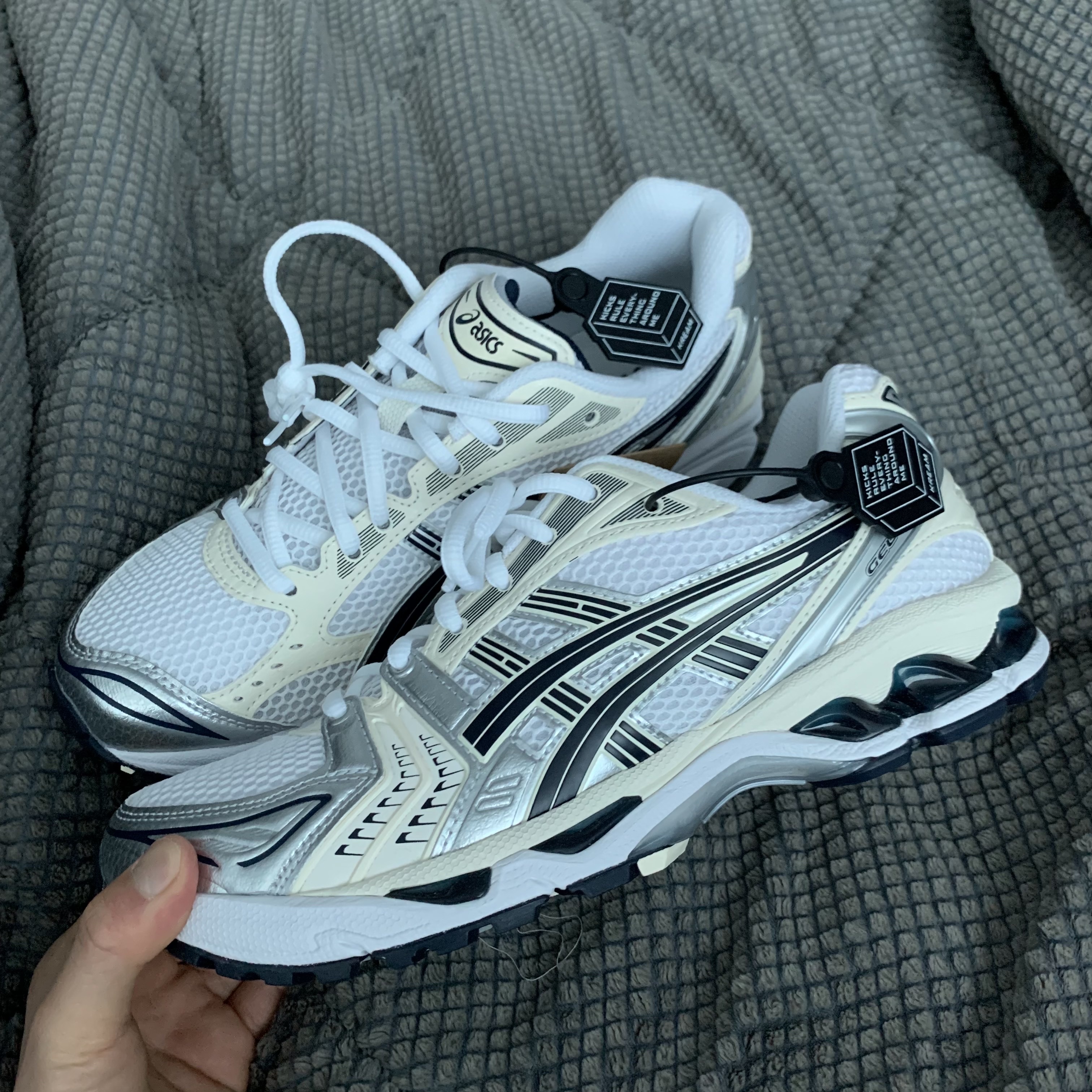 (W) Asics Gel-Kayano 14 White Midnight 착용 스타일
