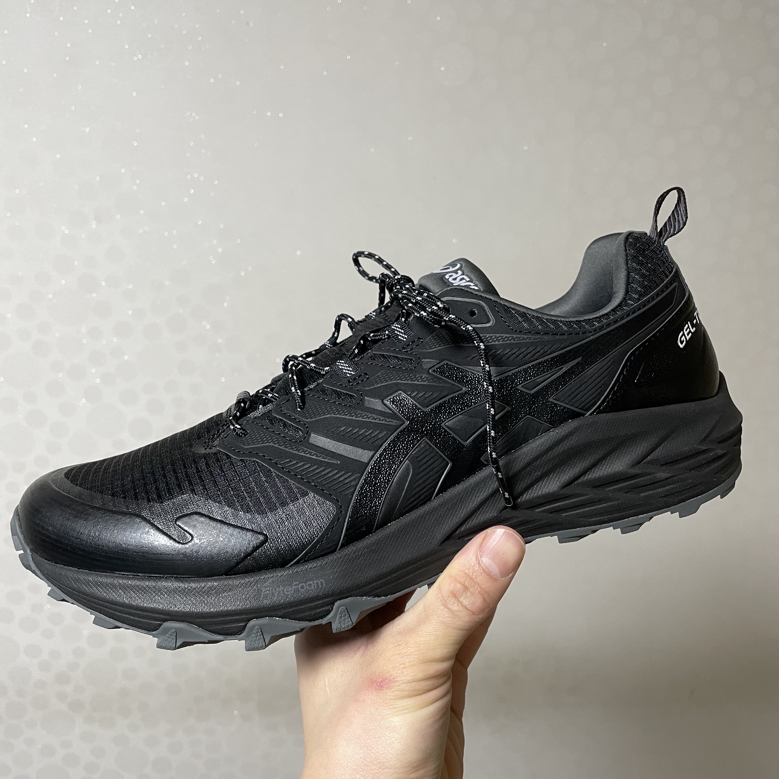 Asics Gel-Trabuco Terra Black Dark Grey 착용 스타일 - 1