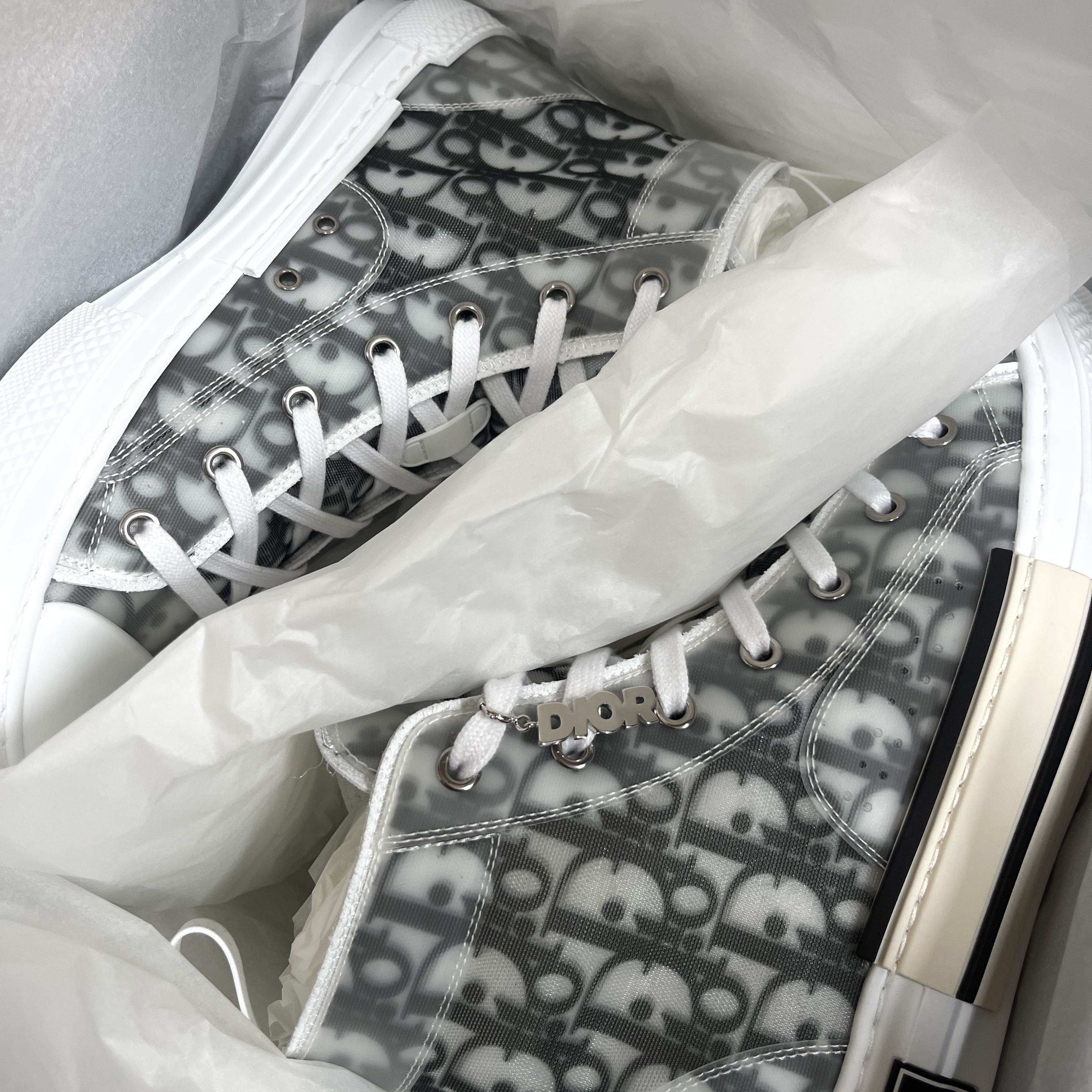 Dior B23 High Dior Oblique White & Black 착용 스타일