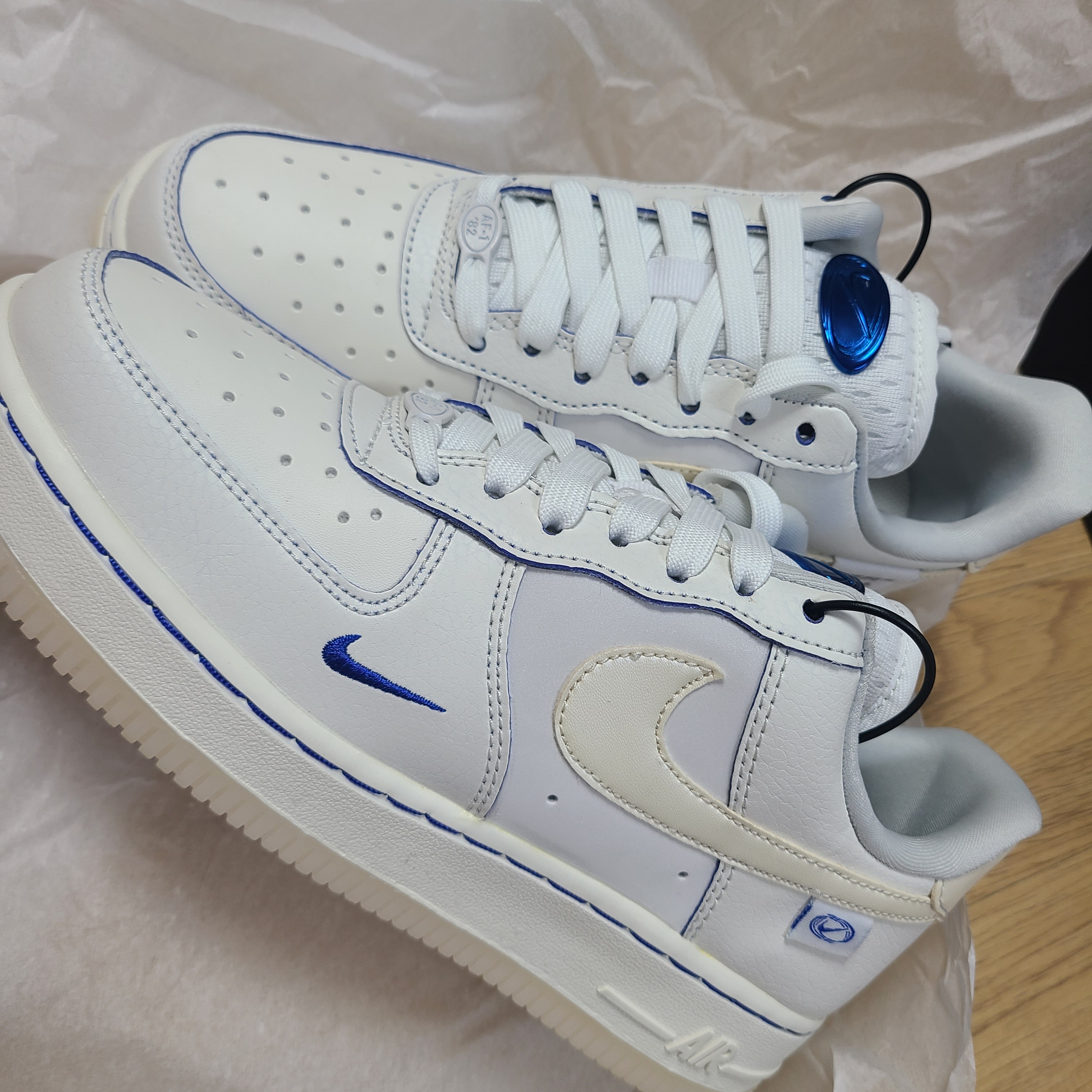 (W) Nike Air Force 1 '07 LX Game Royal Sail 착용 스타일 - 1