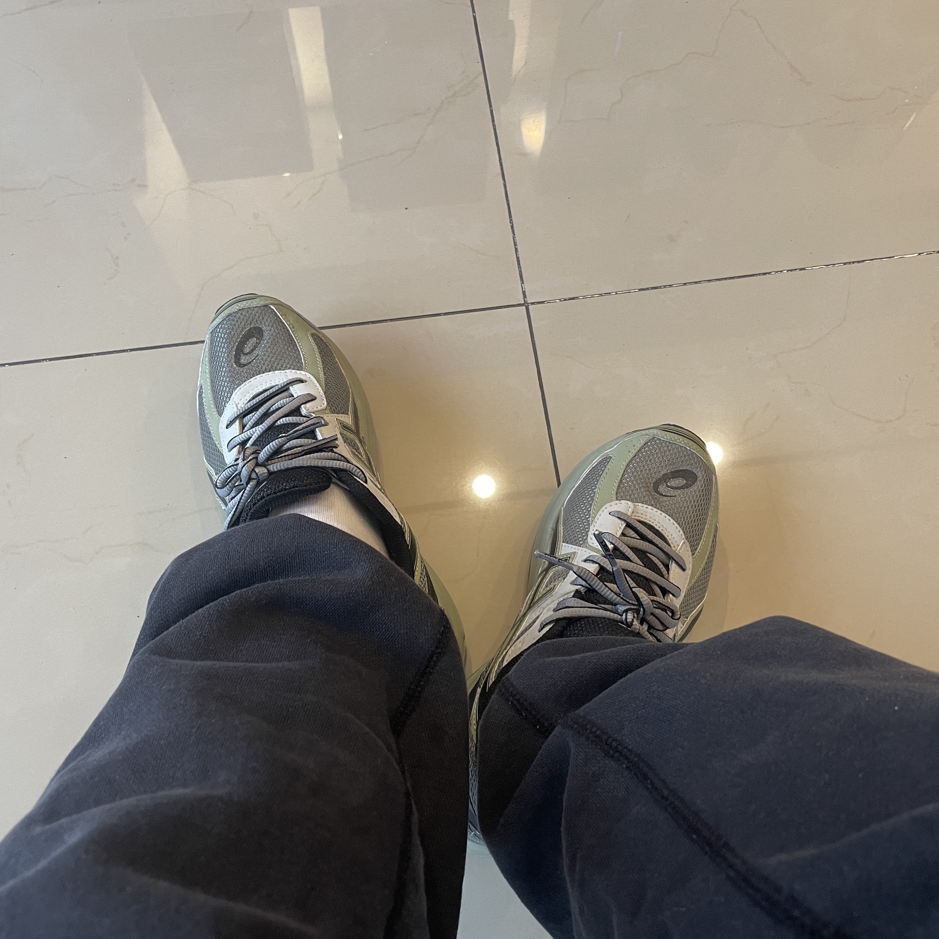 Asics Jog 100 S Sheet Rock - 2E Wide, Nike NRG Solo Swoosh Woven Track Pants Black White - Asia 착용 스타일 - 2