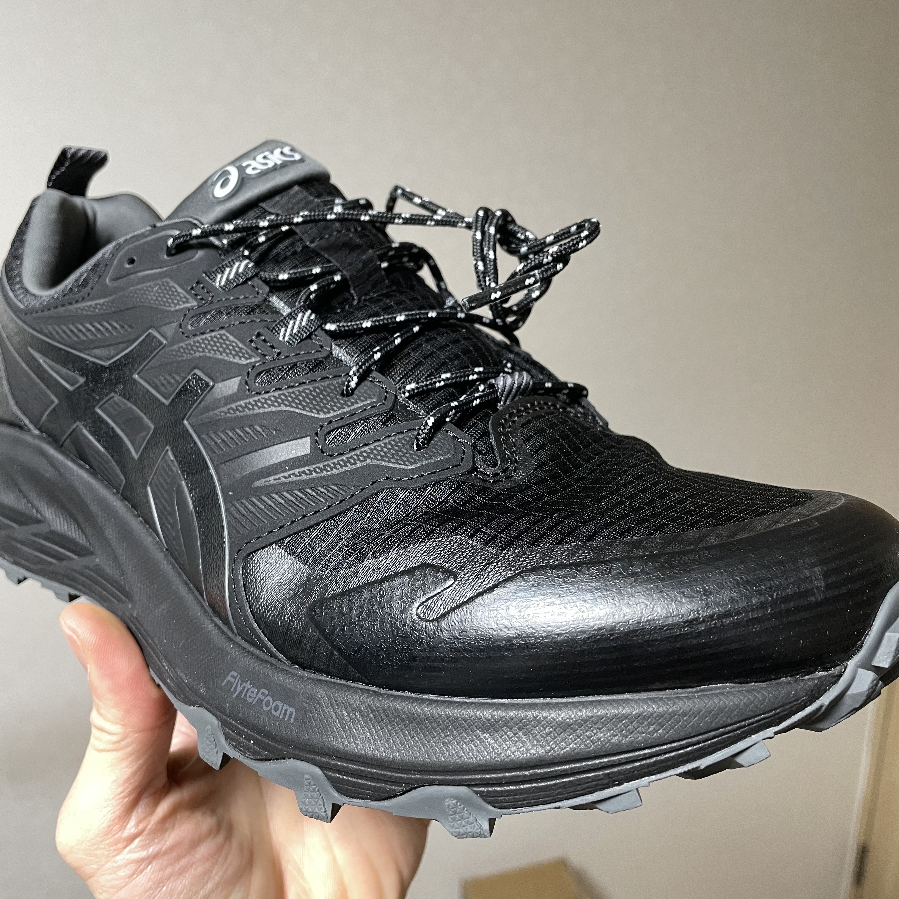 Asics Gel-Trabuco Terra Black Dark Grey 착용 스타일 - 3