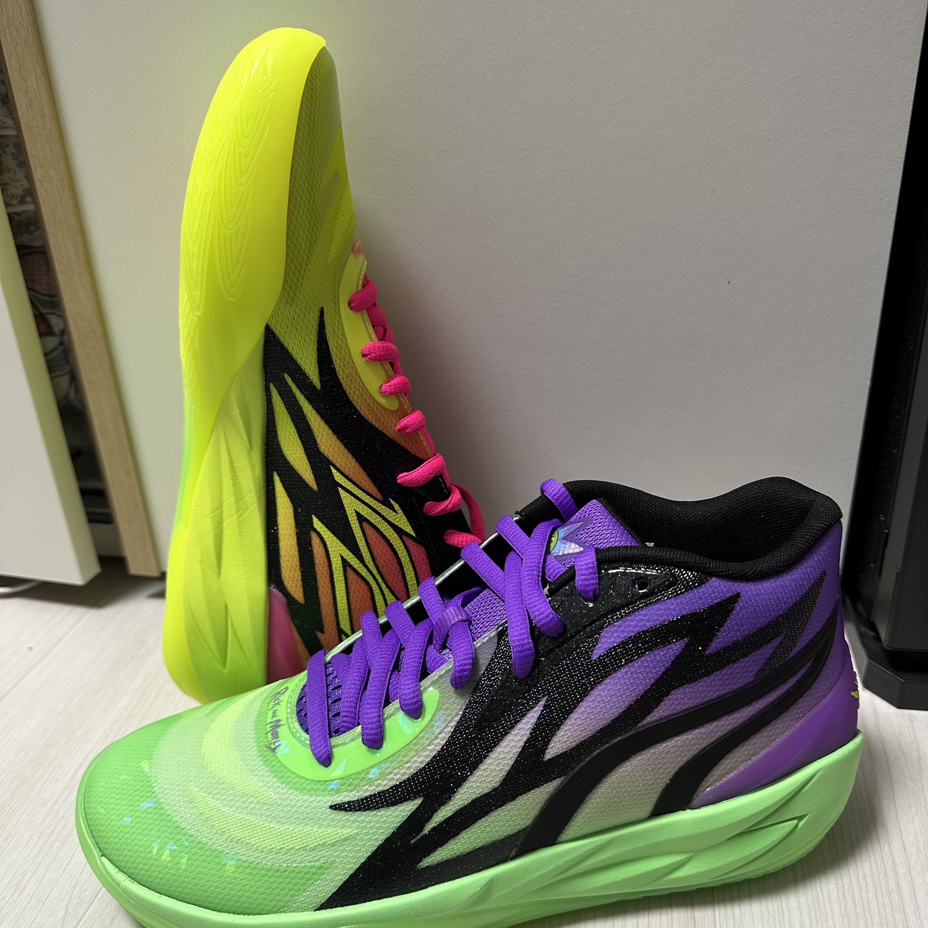 Puma x Rick & Morty MB.02 Lamelo Ball Safety Yellow Elektro Green 착용 스타일 - 3