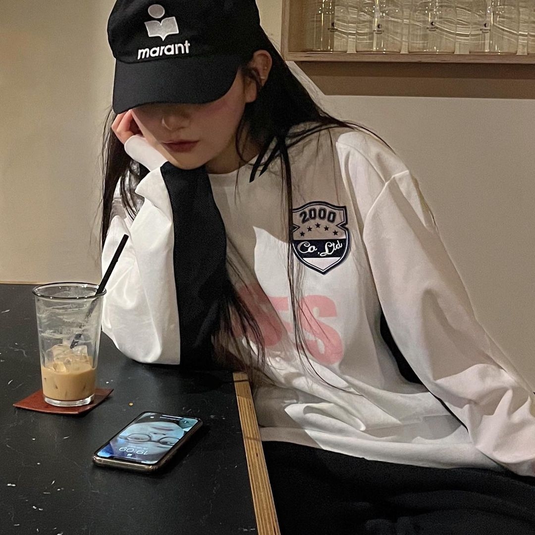 2000Archives Sporty T-Shirt White Pink, (W) Isabel Marant Tyron Logo Cap Black Ecru - 23SS 착용 스타일 - 2