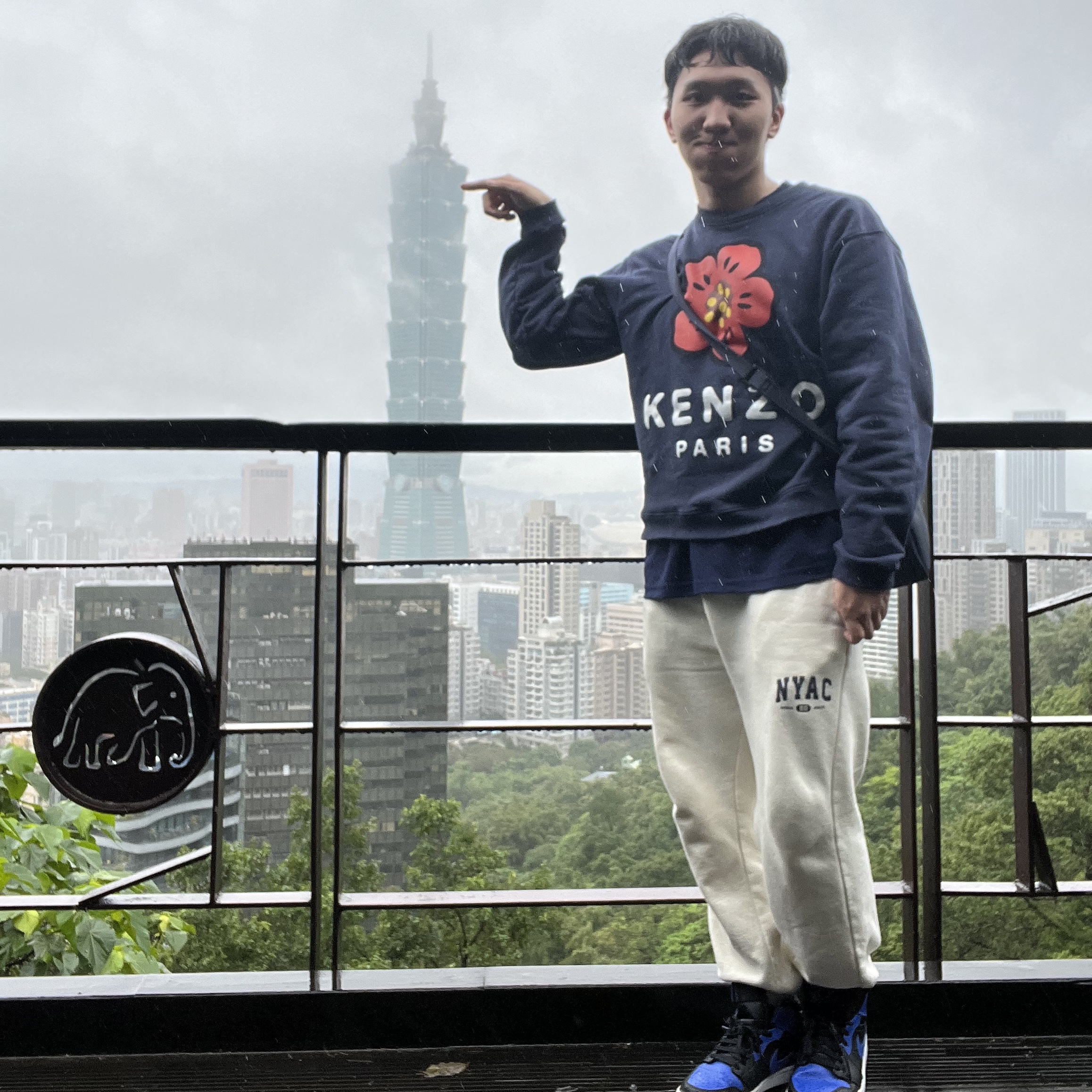 Kenzo Boke Flower Sweatshirt Midnight Blue, Jordan 1 Mid Black Hyper Royal 착용 스타일 - 1