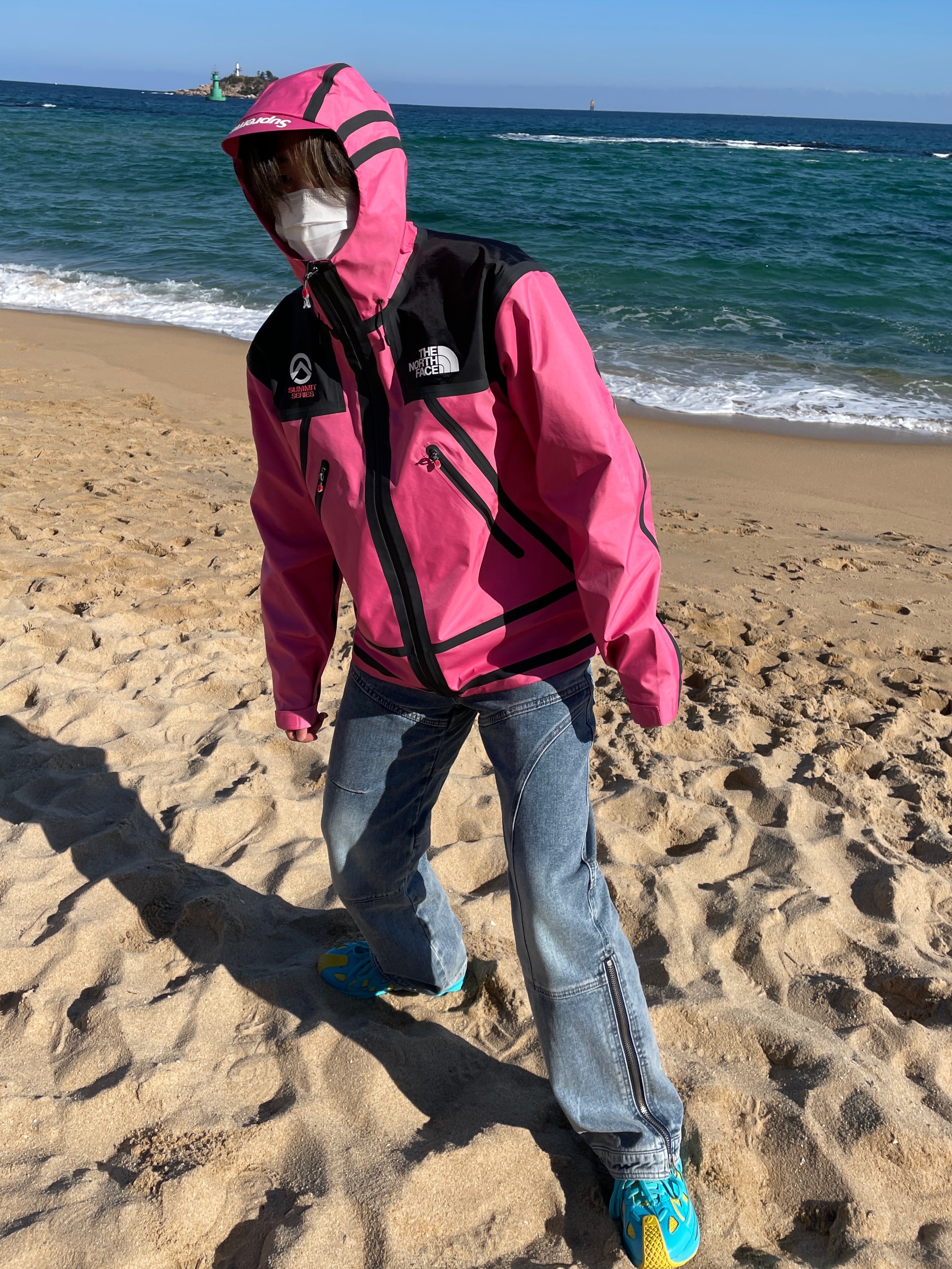 Asics x Kiko Kostadinov Gel-Kiril Ice Mint, Supreme x The North Face Summit Series Outer Tape Seam Jacket Pink - 21SS 착용 스타일