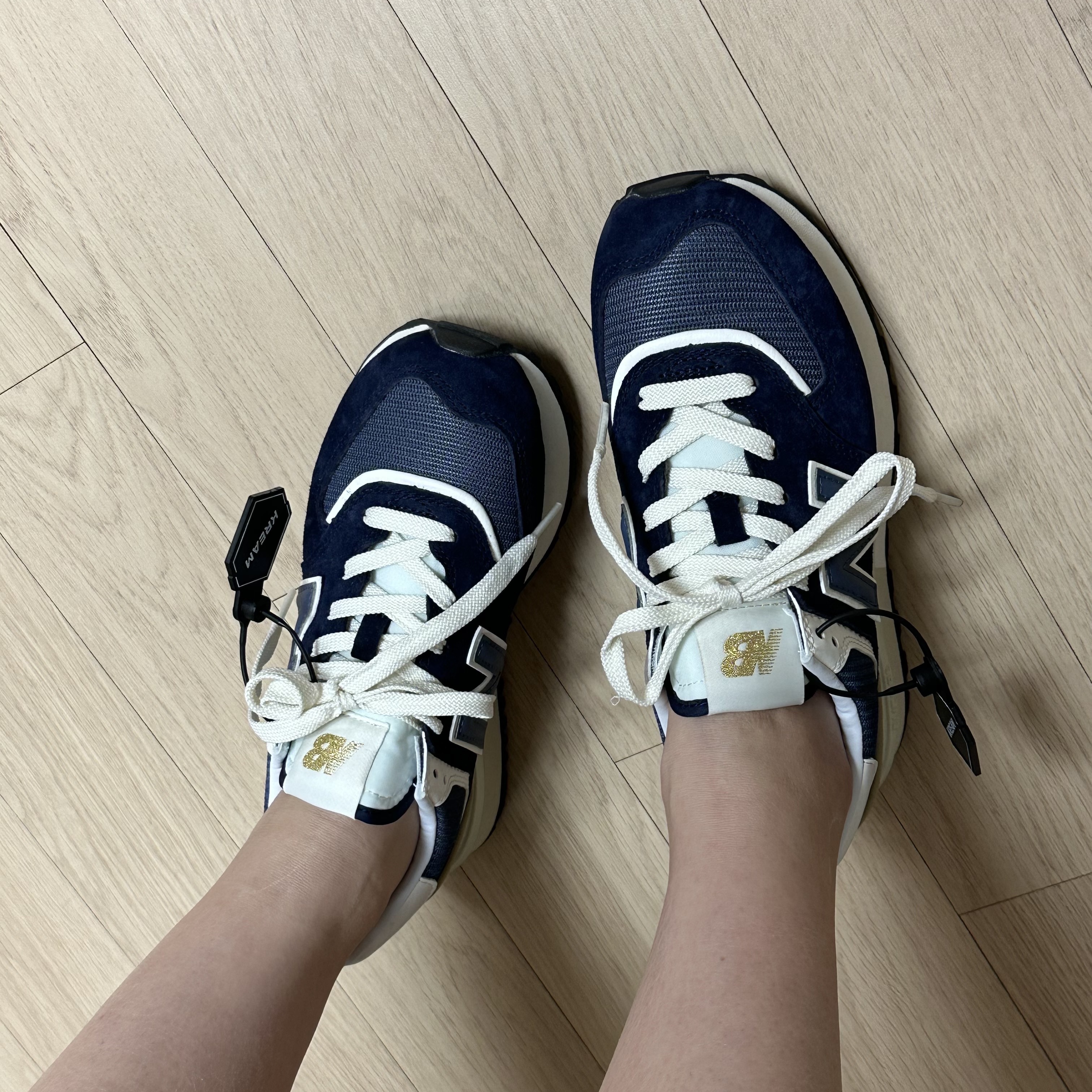 New Balance 574 Legacy Navy 착용 스타일