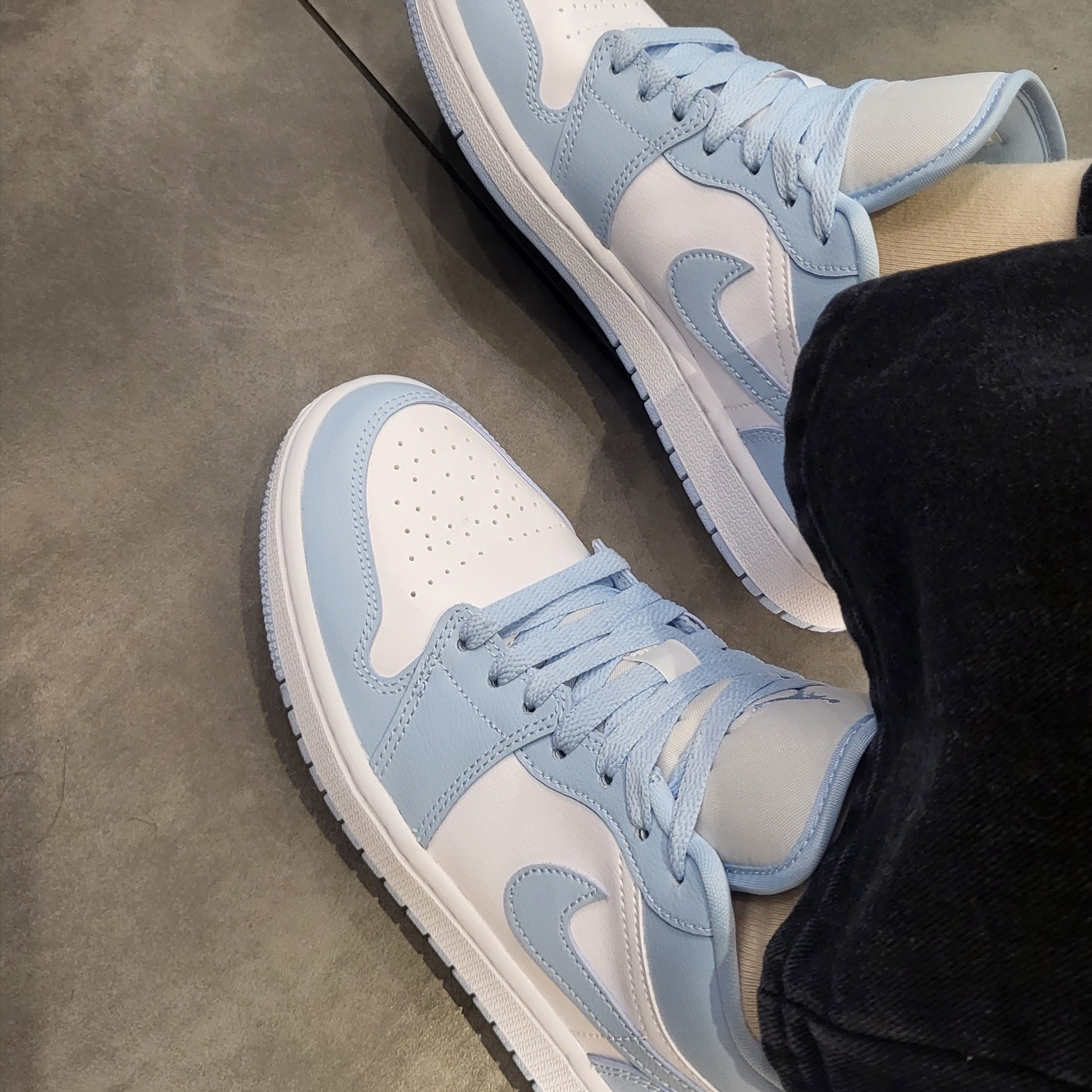 (W) Jordan 1 Low White Ice Blue 착용 스타일