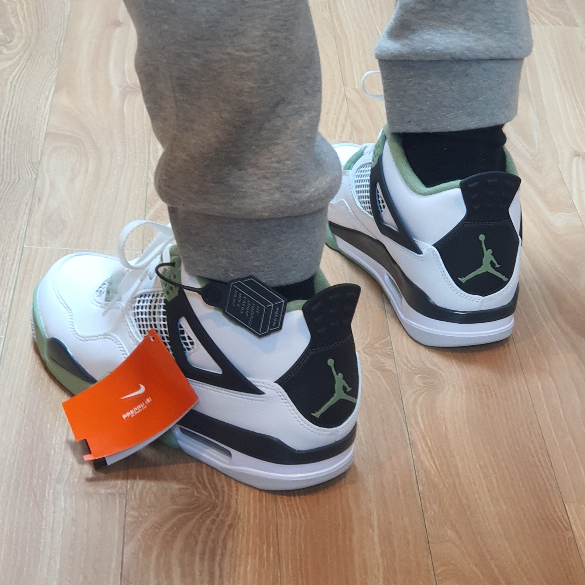 (W) Jordan 4 Retro Oil Green 착용 스타일 - 2