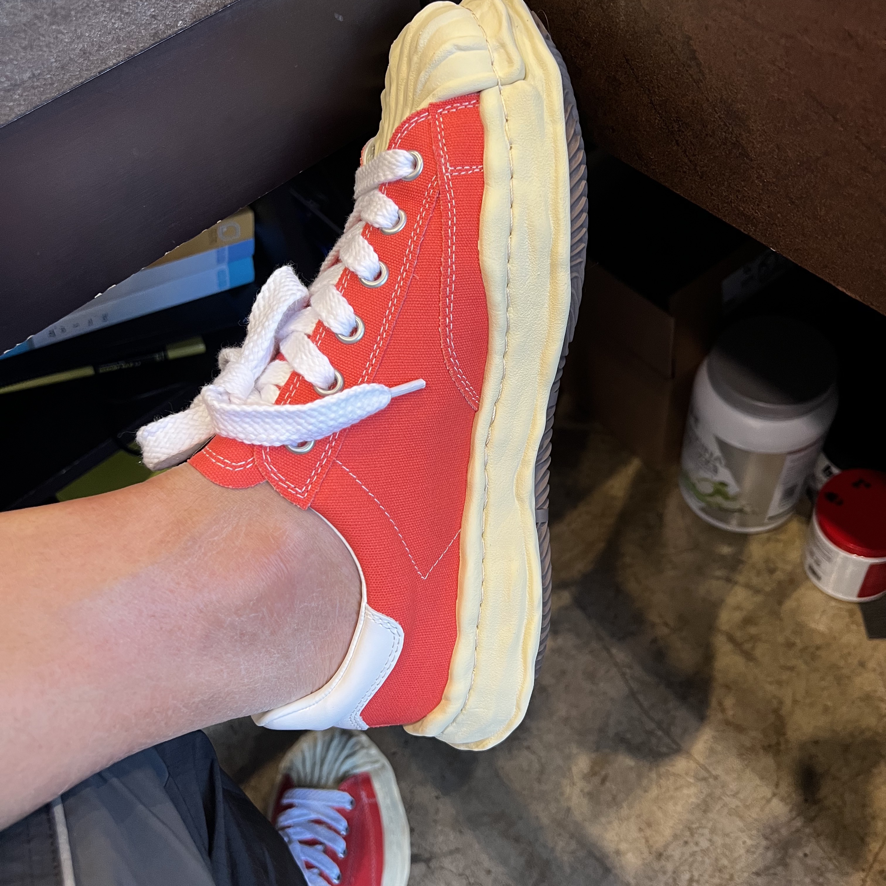 Maison Mihara Yasuhiro Blakey VL OG Sole Canvas Low-top Sneakers Orange 착용 스타일