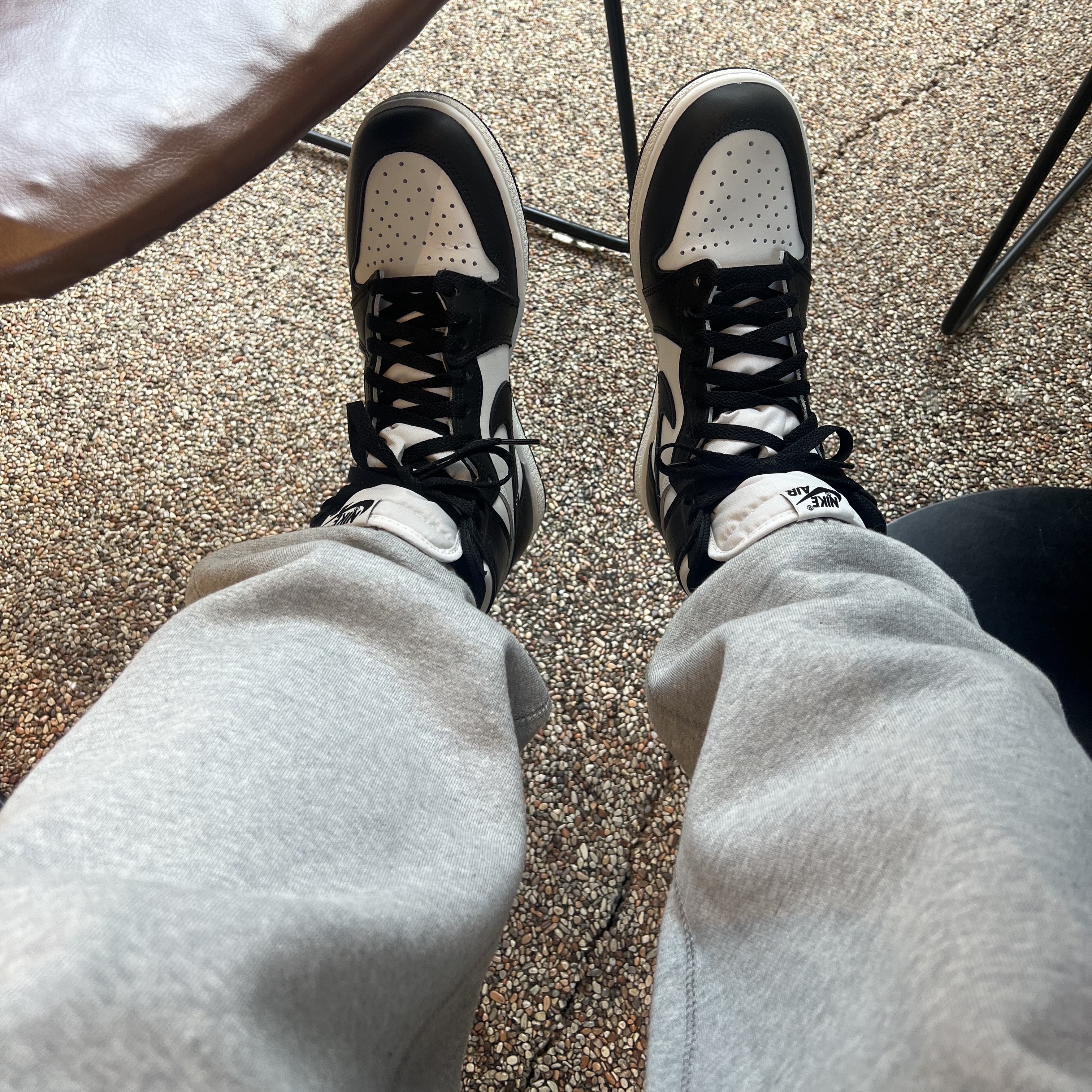 Nike x Stussy NRG Fleece Pants Dark Grey Heather (DO9340-063), Nike x Stussy NRG Fleece Crewneck Dark Grey Heather (DO9337-063) 착용 스타일 - 2