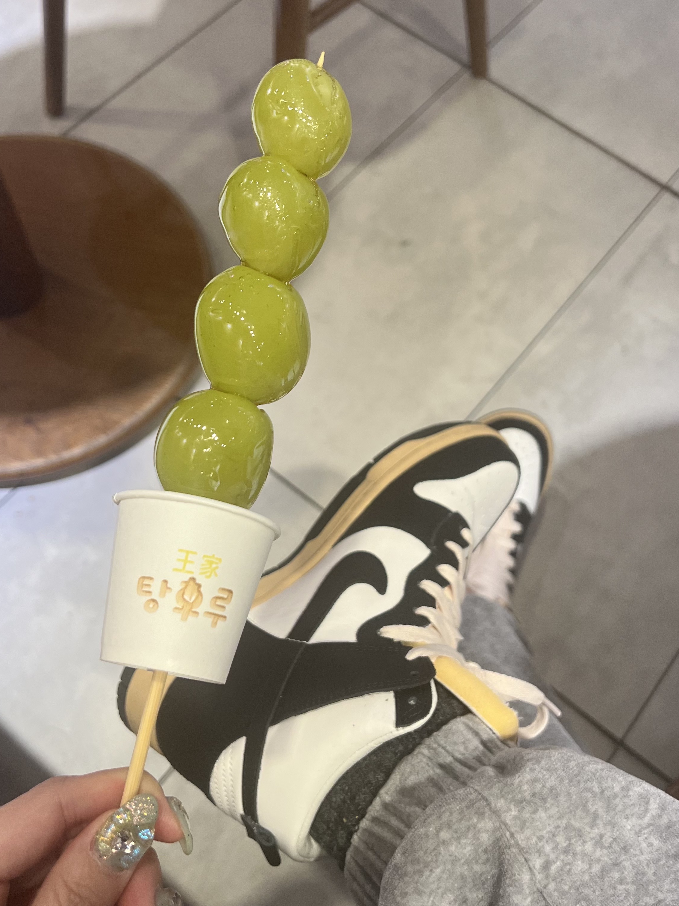 (W) Nike Dunk High SE Sail Black 착용 스타일 - 3